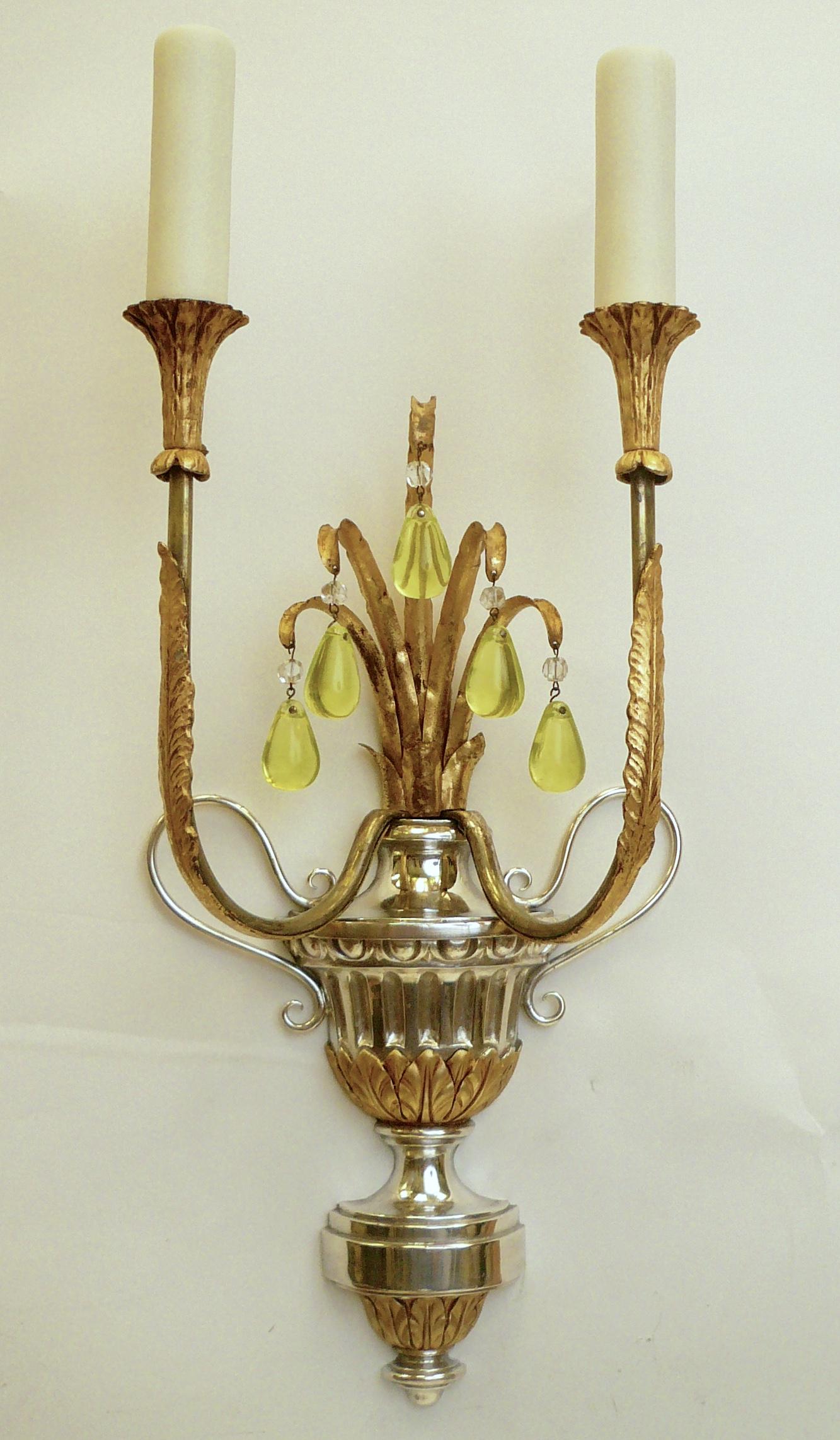 20ième siècle Paire d’appliques à deux lumières en forme d’urne d’E. F. Caldwell
