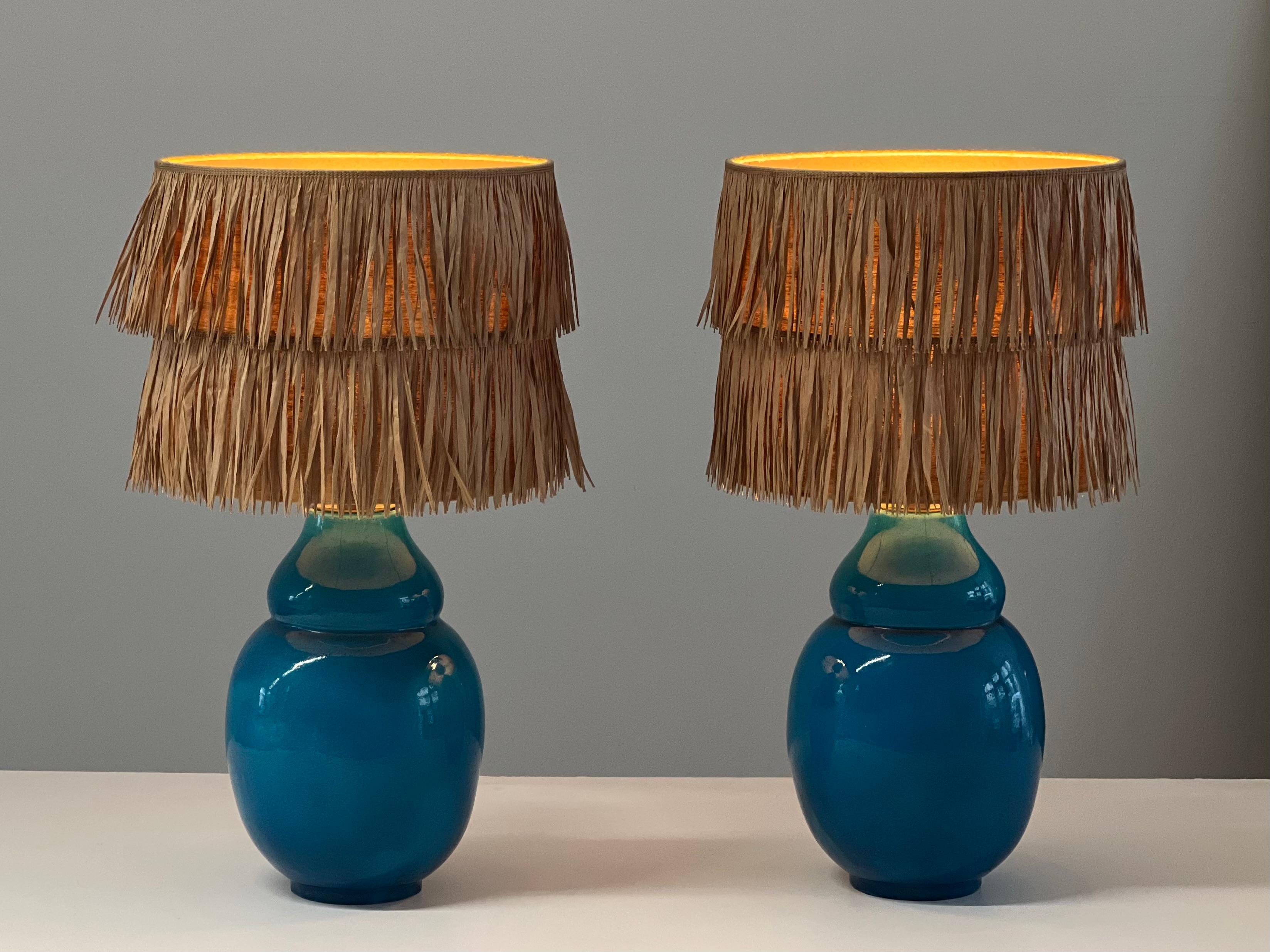 Paar Vallauris Frankreich Tabelle Lights Farbe Türkis mit Rafia Fransen Schirme (Moderne) im Angebot
