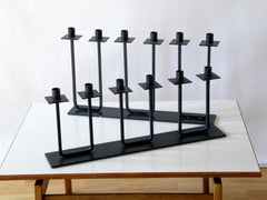 Ein Paar Van Keppel Green VKG Eisen Kandelaber Kerzenhalter mit unterschiedlichen Höhen