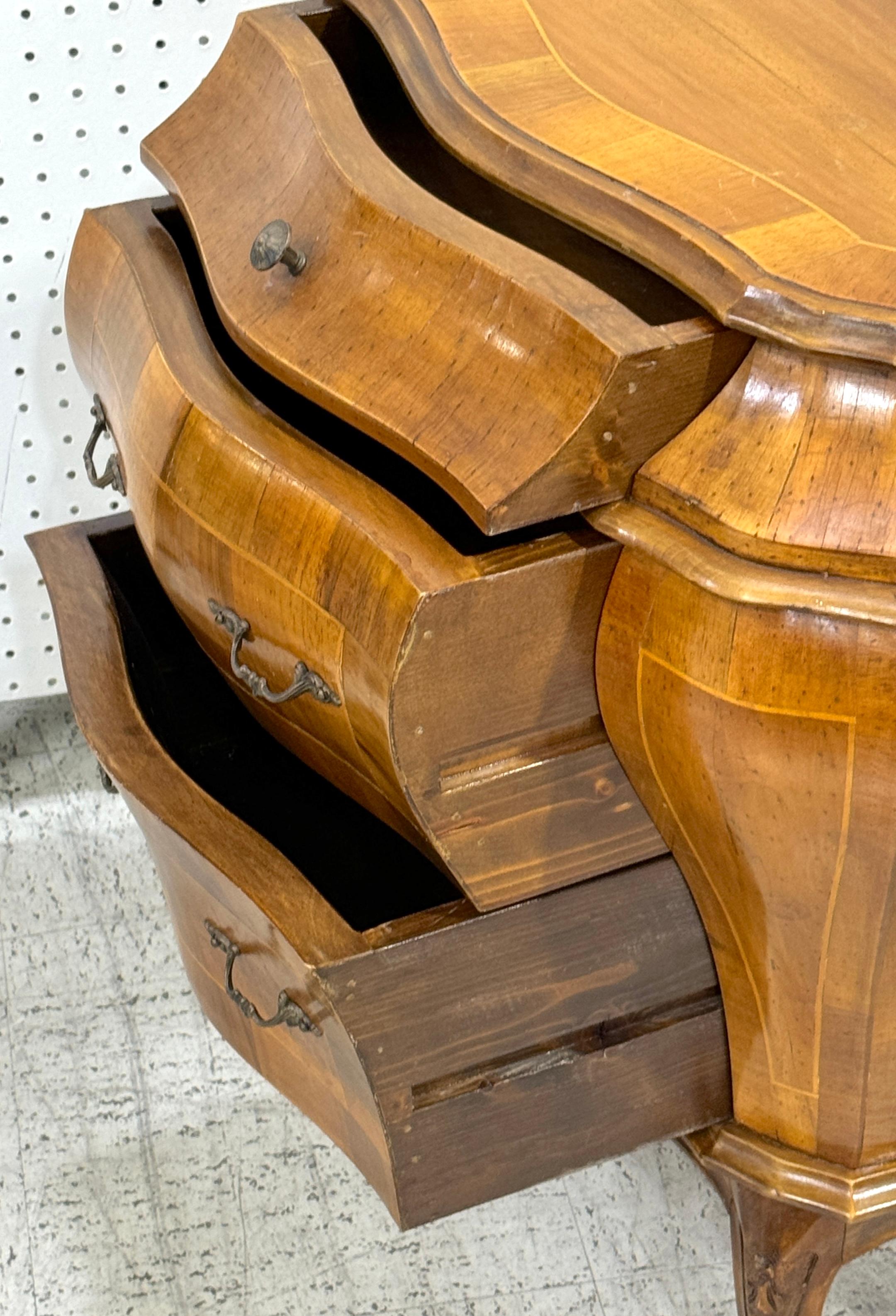 Coppia di cassettoni veneziani in legno di frutta e Wood Wood, CIRCA 1950 in vendita 2