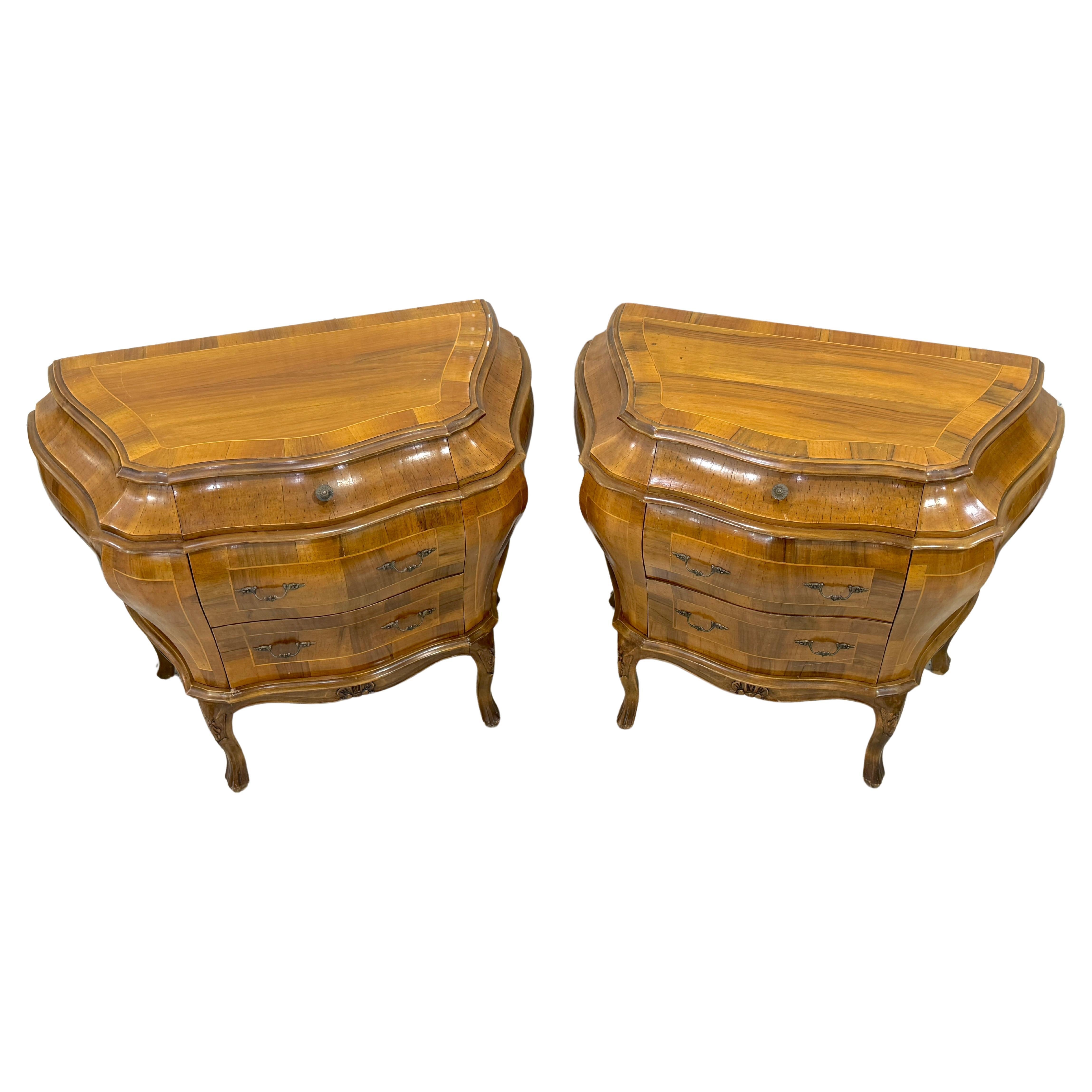 Pareja de cómodas/mesillas de noche venecianas de madera de frutal y olivo, circa años 50