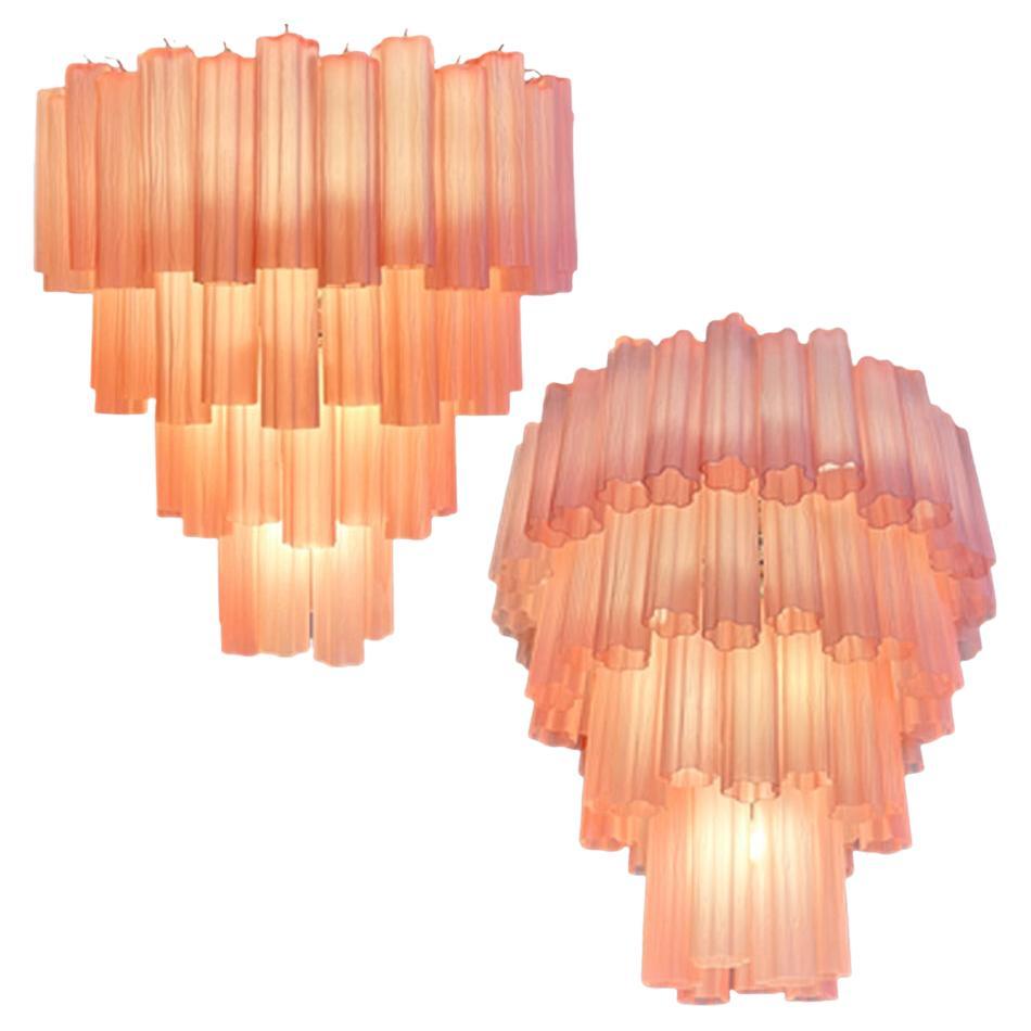Coppia di lampadari in vetro rosa veneziano. Murano