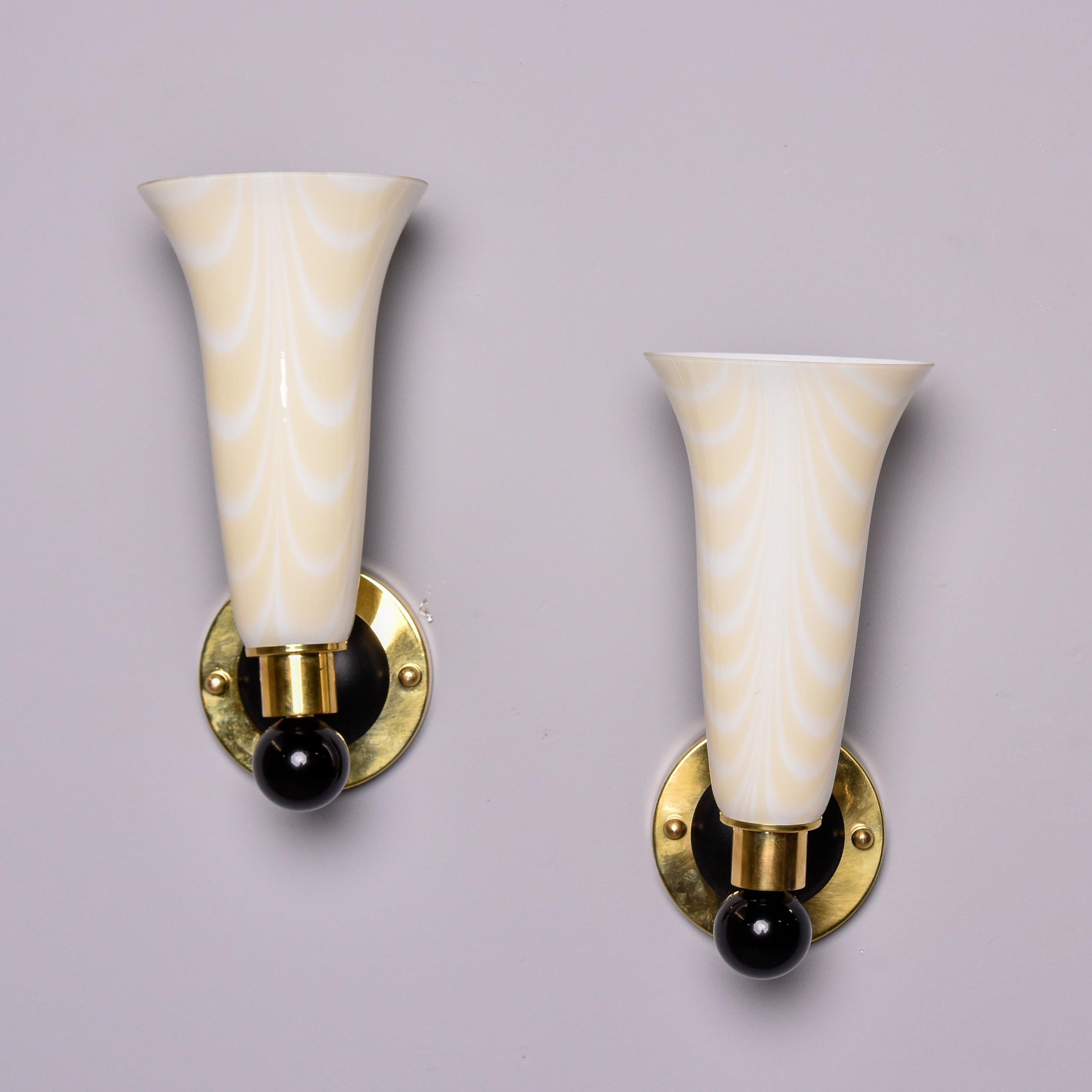 Mid-Century moderno Coppia di Venini Vintage in vetro di Murano giallo pallido e bianco in vendita
