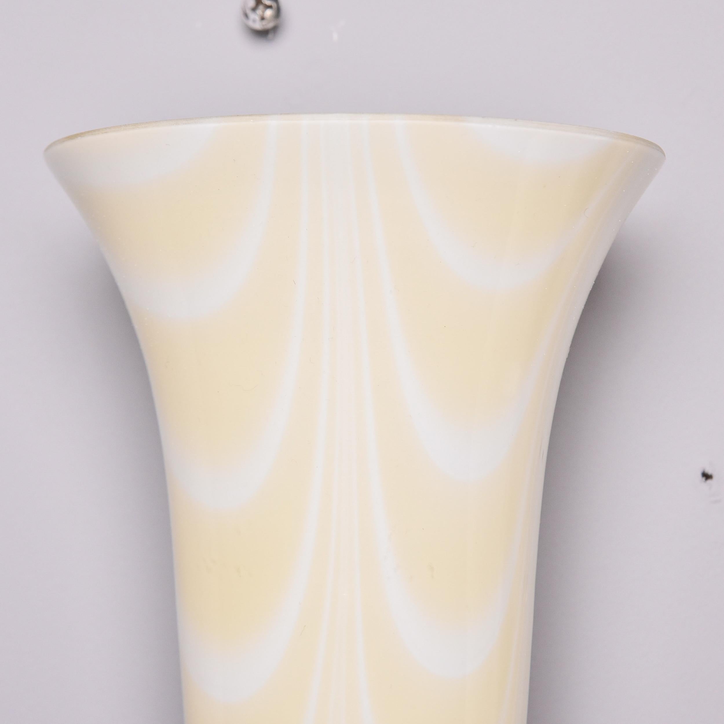 Coppia di Venini Vintage in vetro di Murano giallo pallido e bianco In condizioni ottime in vendita a Troy, MI