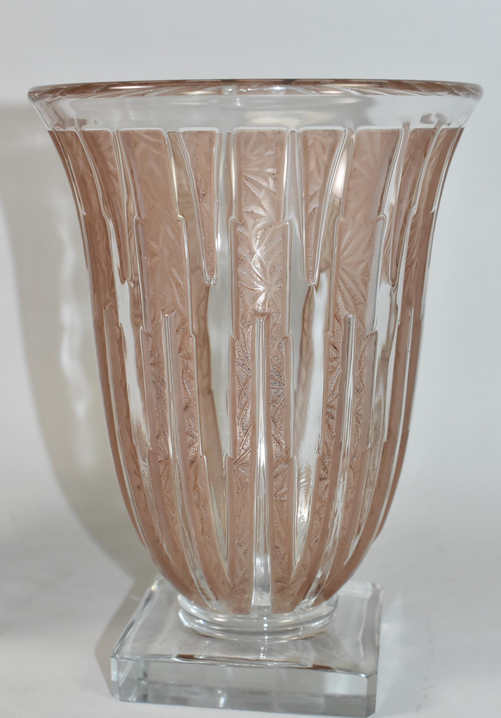 Art Déco Coppia di vasi in vetro Art Deco Verlys Glass da 8 pollici in vendita