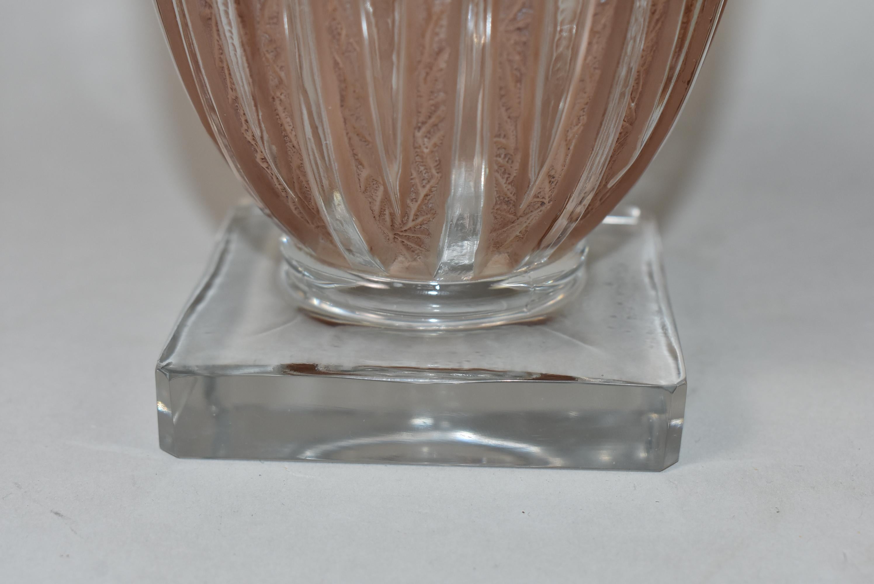 Sconosciuto Coppia di vasi in vetro Art Deco Verlys Glass da 8 pollici in vendita