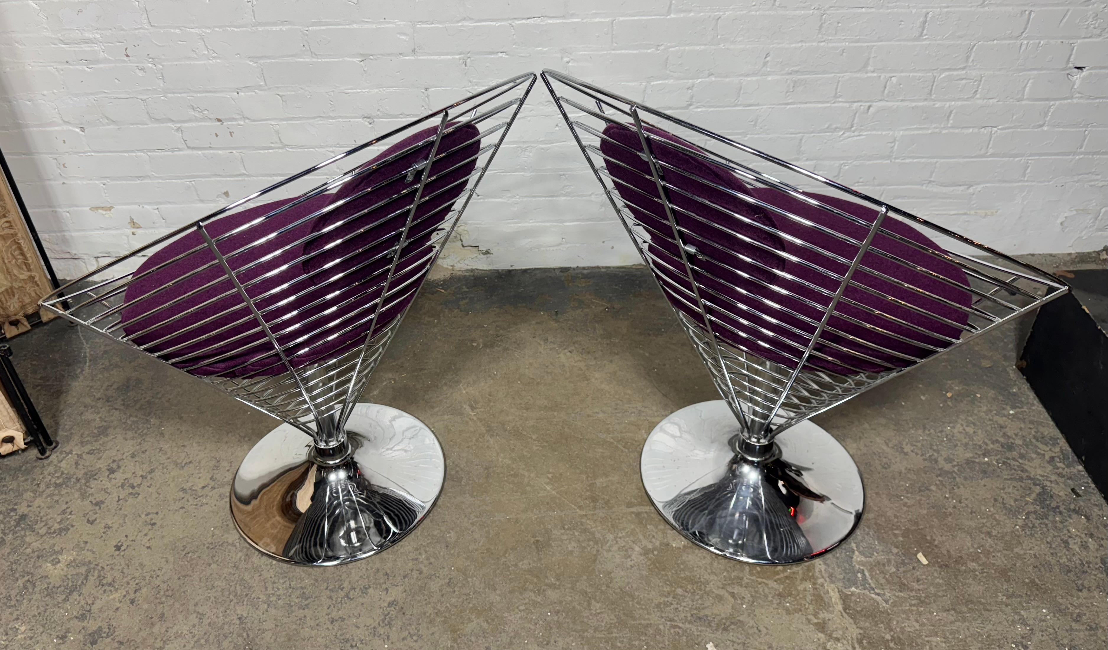 Sconosciuto Coppia di sedie a cono in filo metallico di Verner Panton, finitura cromata, Pop Modernista / Space-Age in vendita