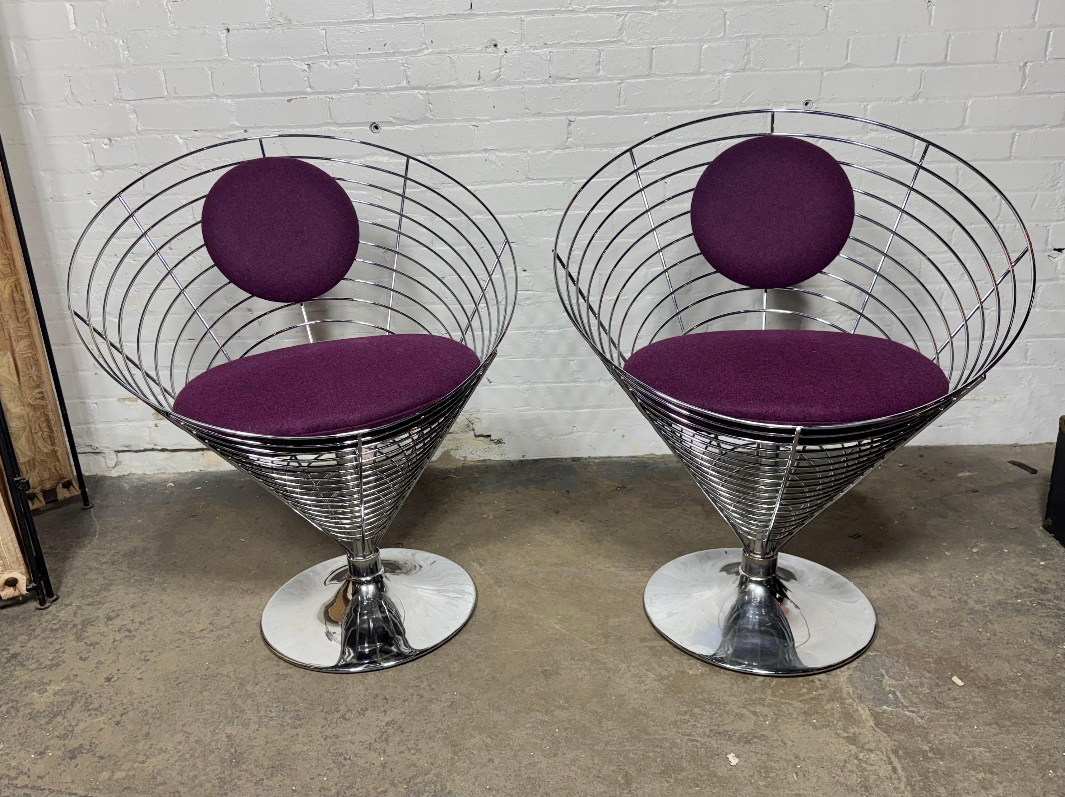 Tessuto Coppia di sedie a cono in filo metallico di Verner Panton, finitura cromata, Pop Modernista / Space-Age in vendita
