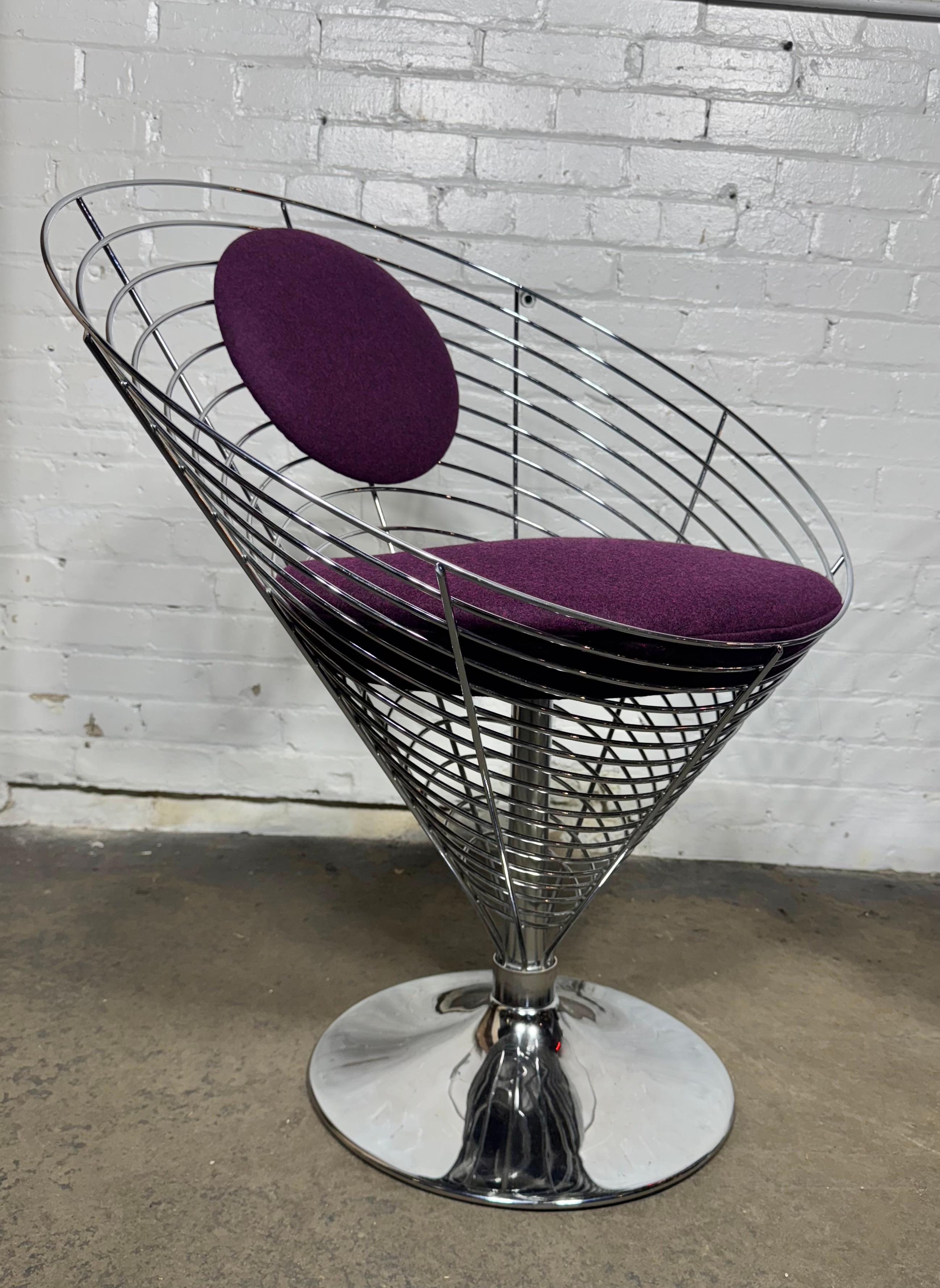 Coppia di sedie a cono in filo metallico di Verner Panton, finitura cromata, Pop Modernista / Space-Age in vendita 1