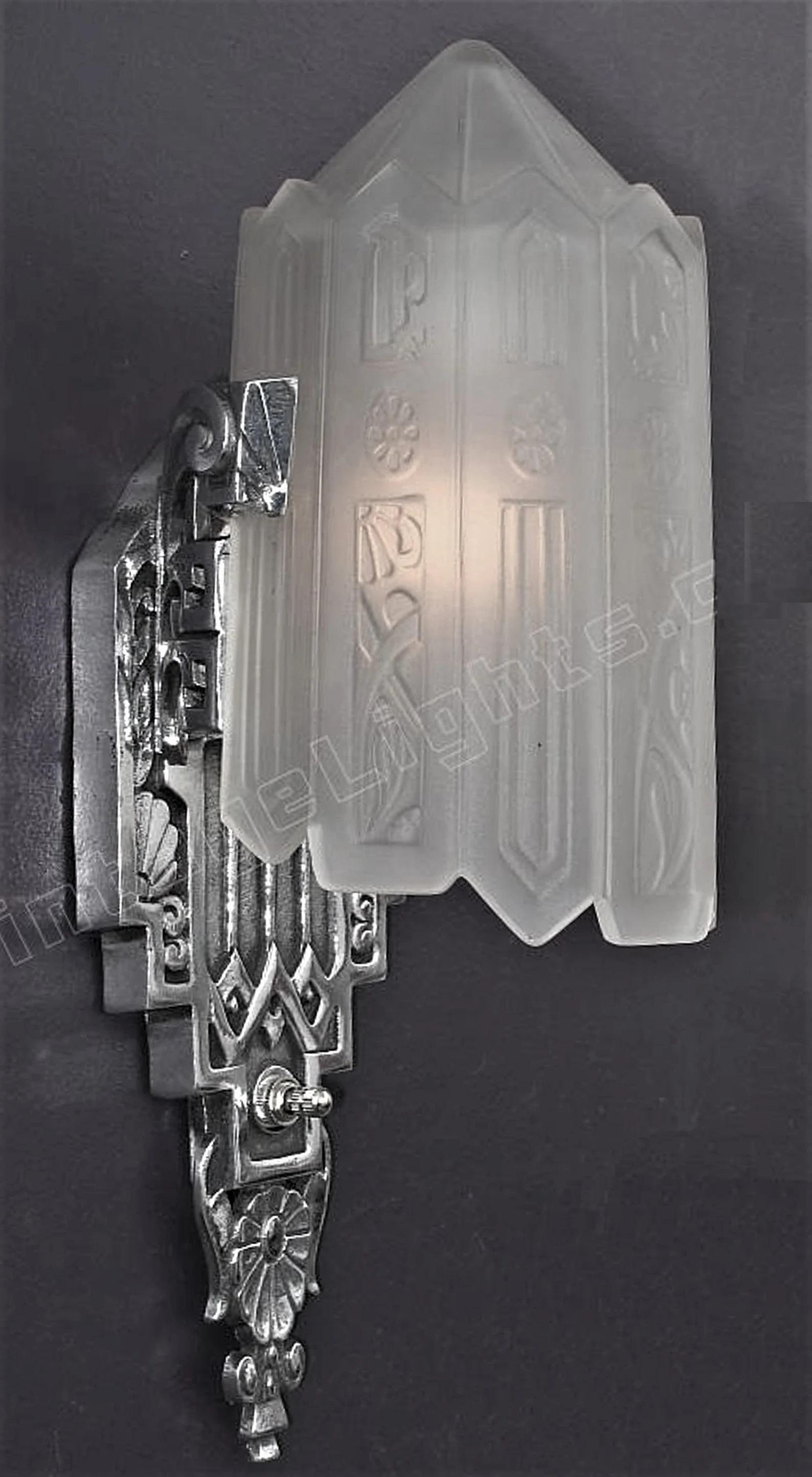 Américain Paire d'appliques murales Art Déco américaines vintage de très grand style avec verre d'origine en vente