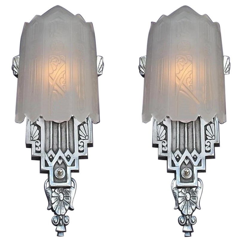 Paire d'appliques murales Art Déco américaines vintage de très grand style avec verre d'origine en vente