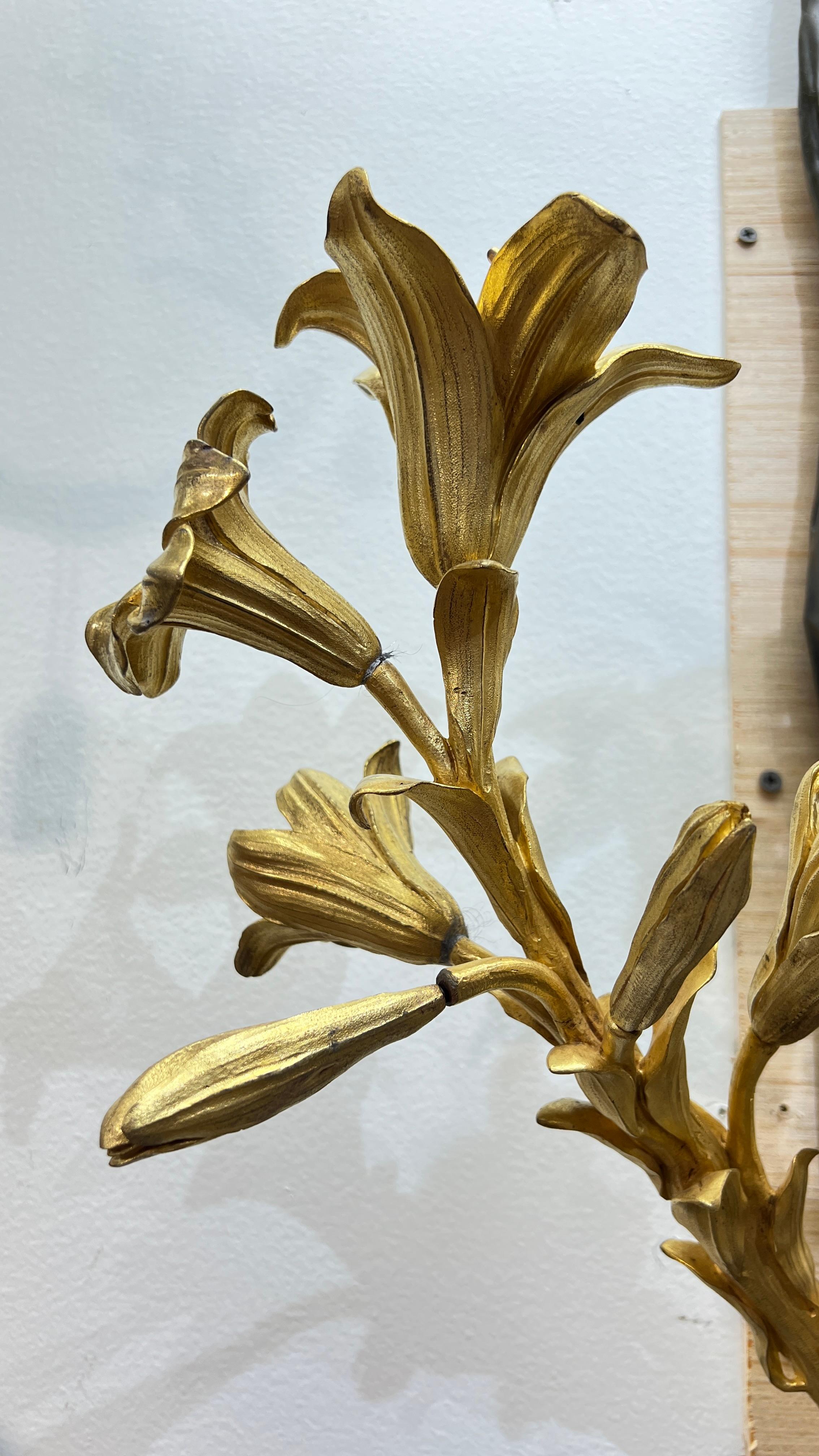 Paire de très grandes appliques à trois lumières en bronze patiné et doré français en vente 1