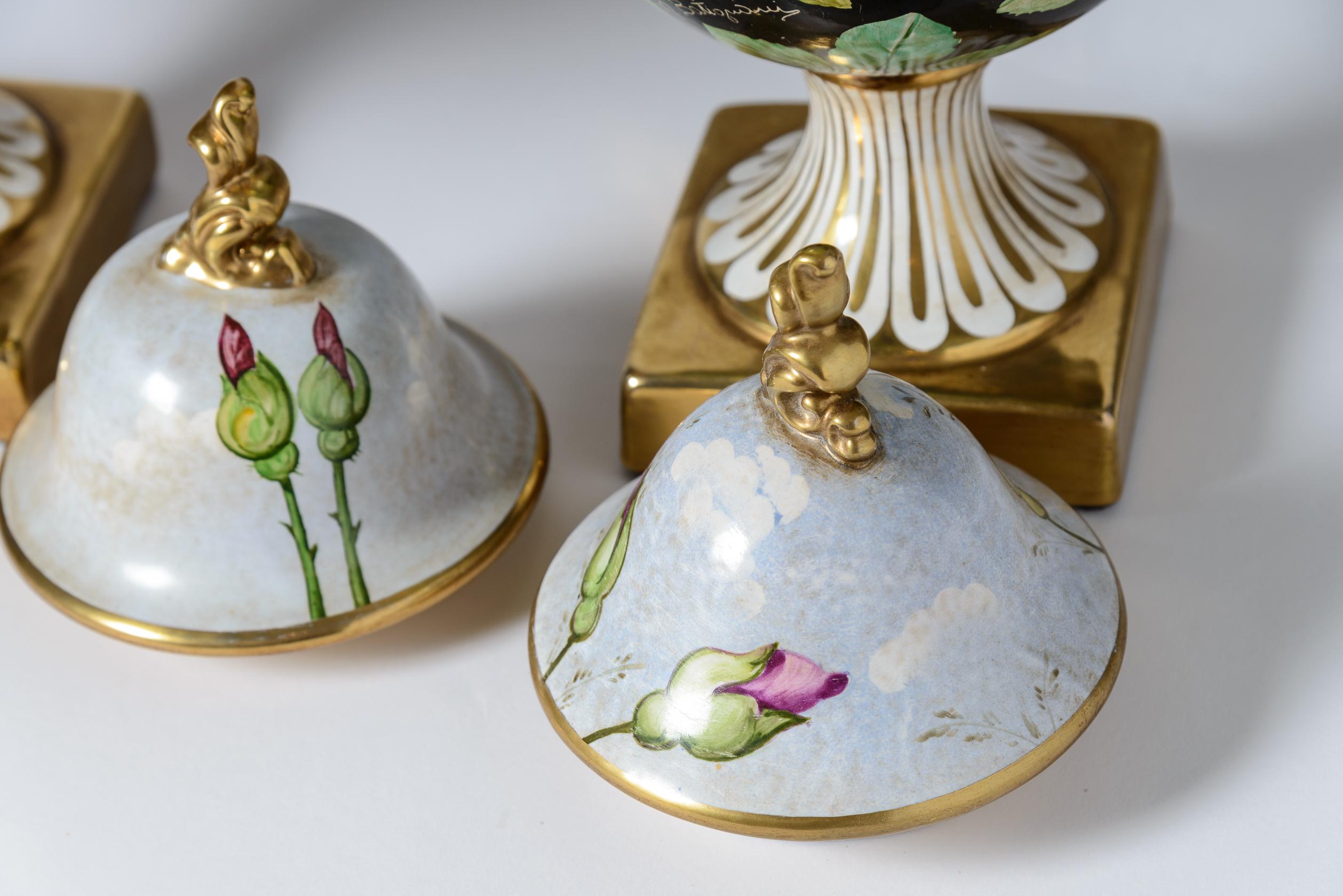 Ein Paar sehr hohe, handbemalte italienische Vintage-Keramik-Urnen, vom Künstler signiert  im Angebot 4