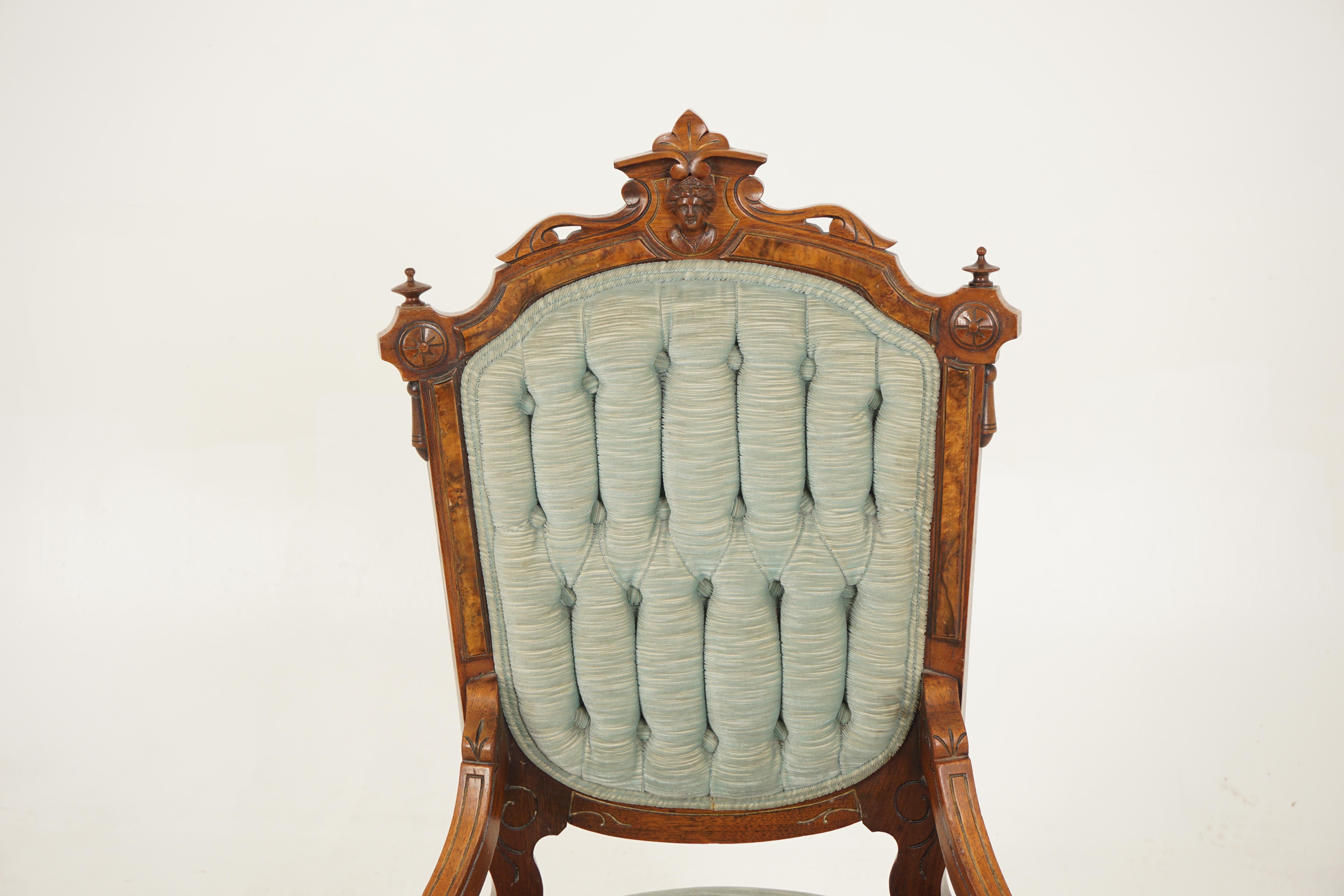 Paar Vic. Gepolsterte East Lake Parlour-/Beistellstühle aus Nussbaumholz, amerikanische 1880 (Spätes 19. Jahrhundert) im Angebot