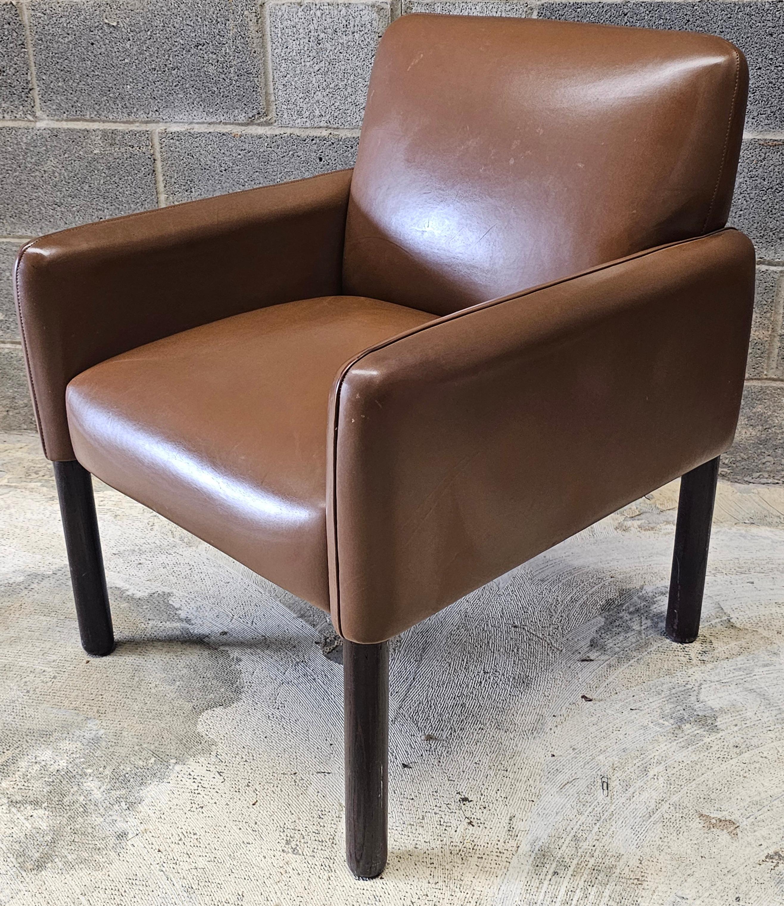Paar Vico Magistretti für Cassina Modell 896 Full Grain Leder Sessel (20. Jahrhundert) im Angebot