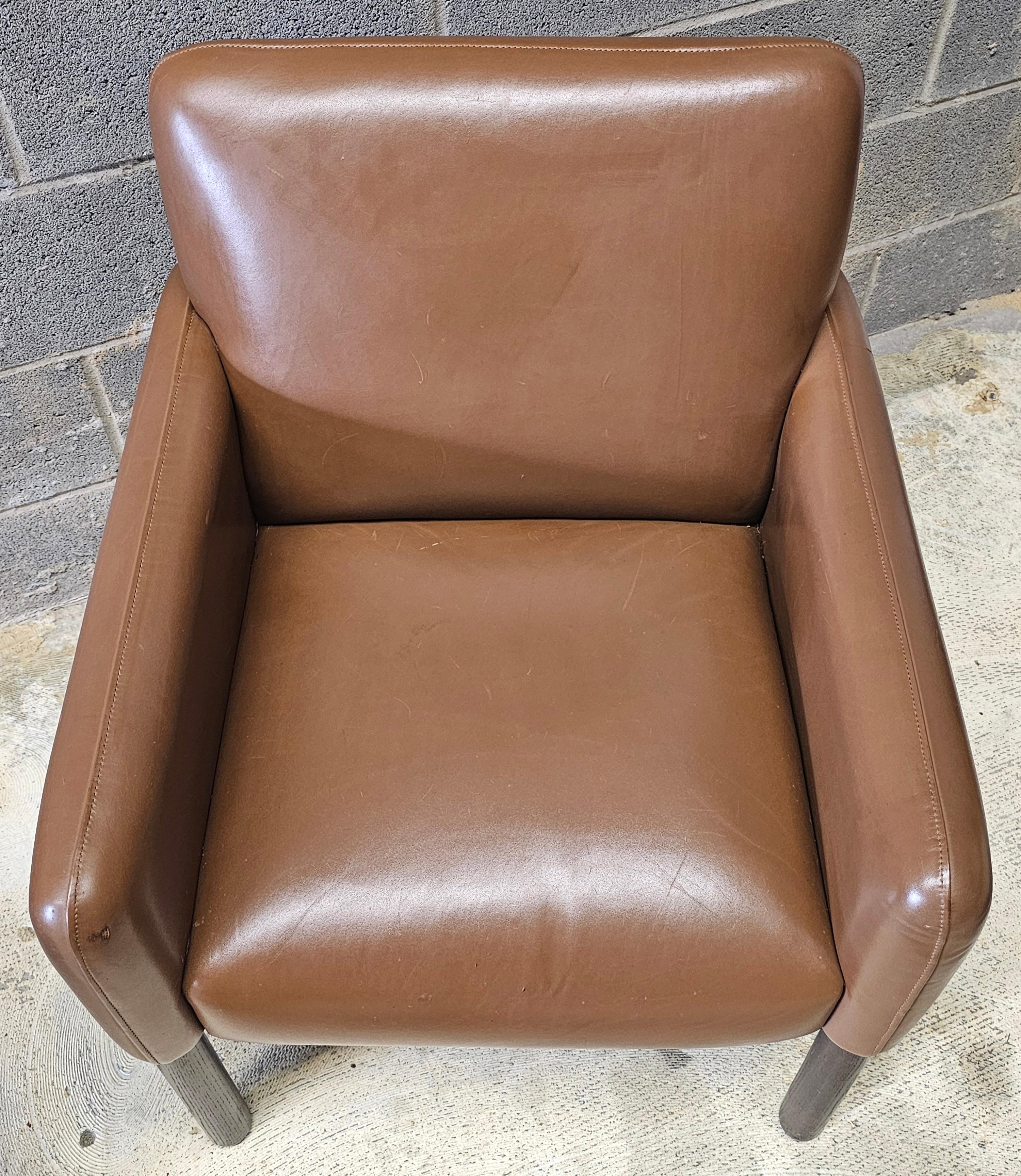 Paar Vico Magistretti für Cassina Modell 896 Full Grain Leder Sessel (Moderne der Mitte des Jahrhunderts) im Angebot