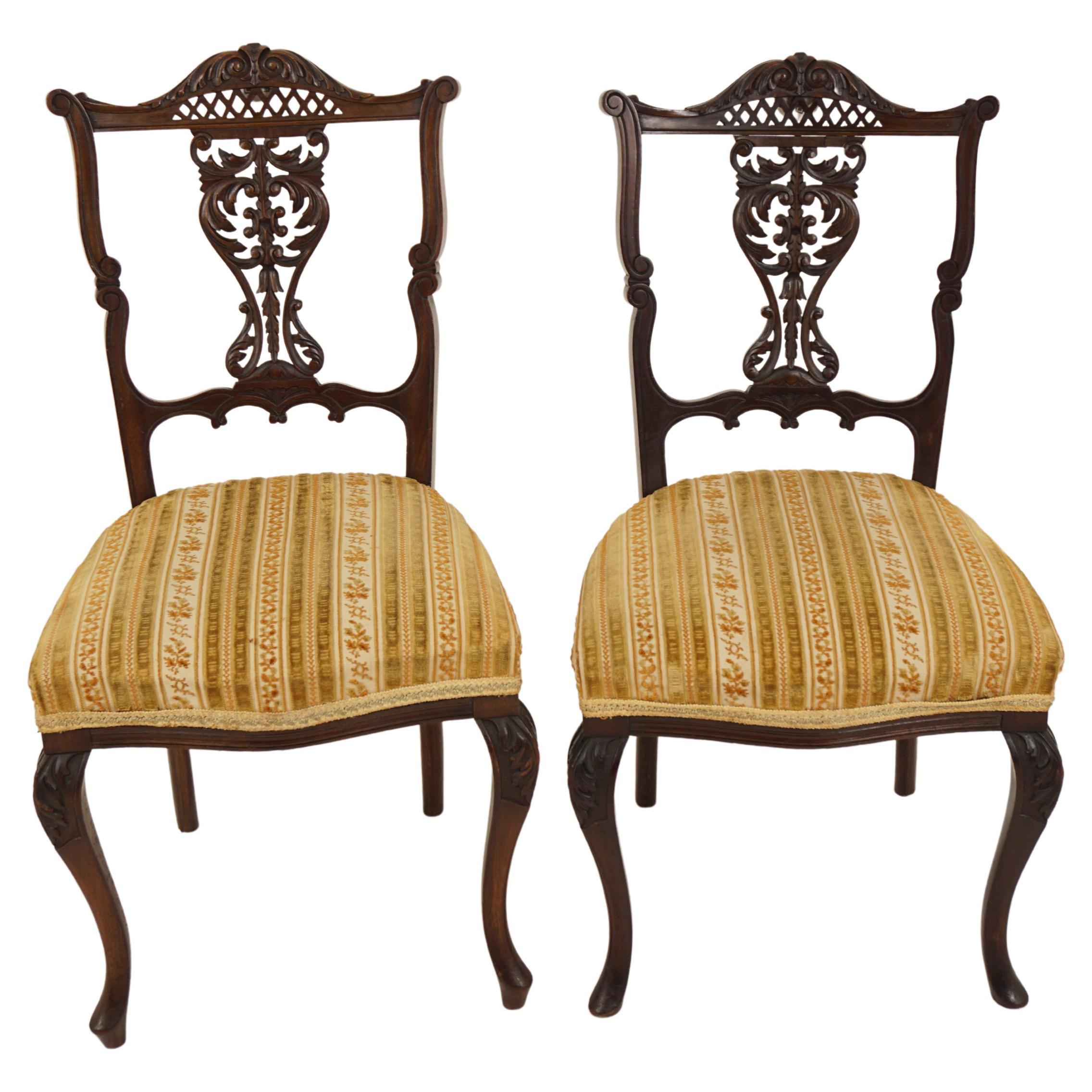 Paire de chaises d'appoint victoriennes en noyer sculpté, Écosse 1890, H503