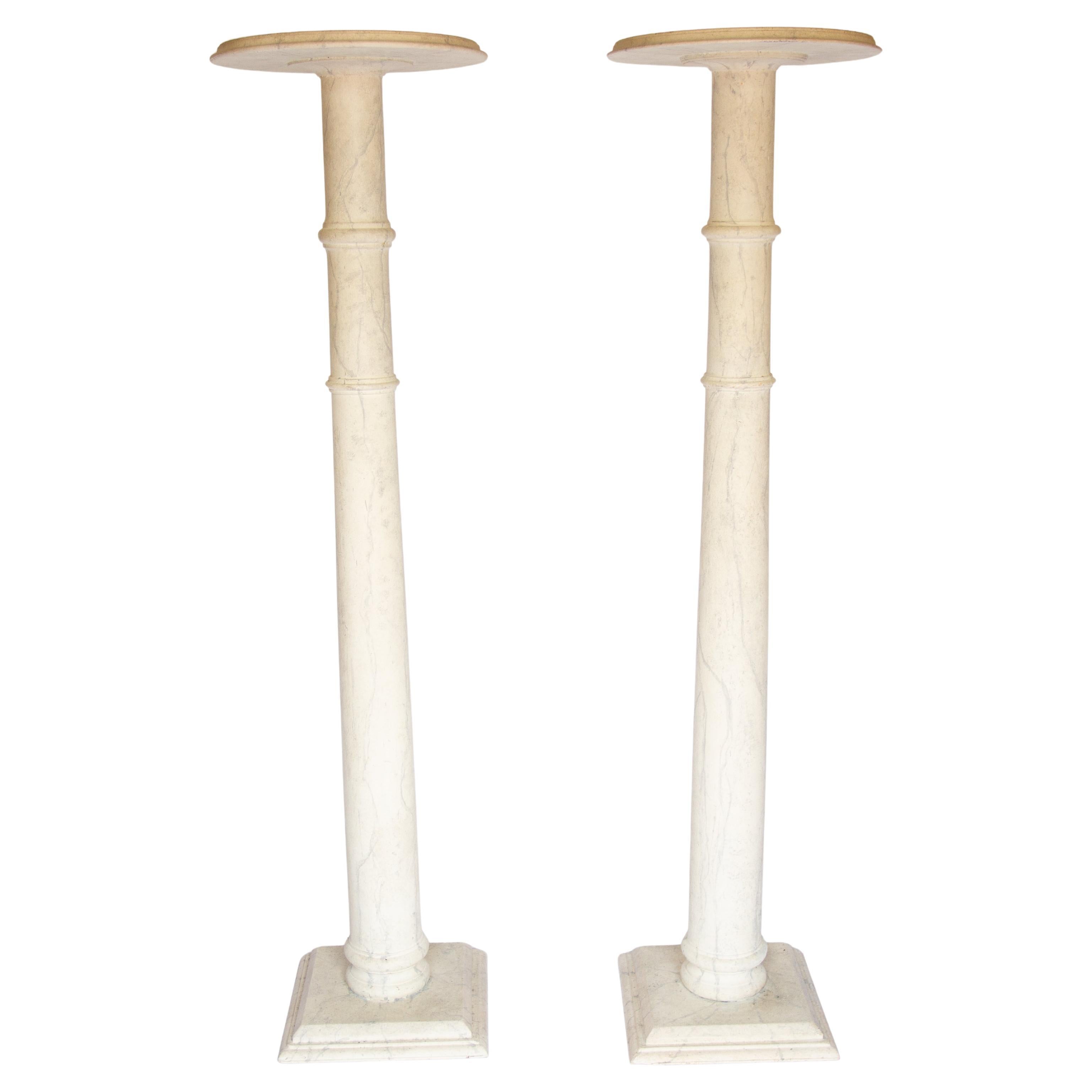 Pareja de pedestales victorianos de mármol de imitación en forma de columna