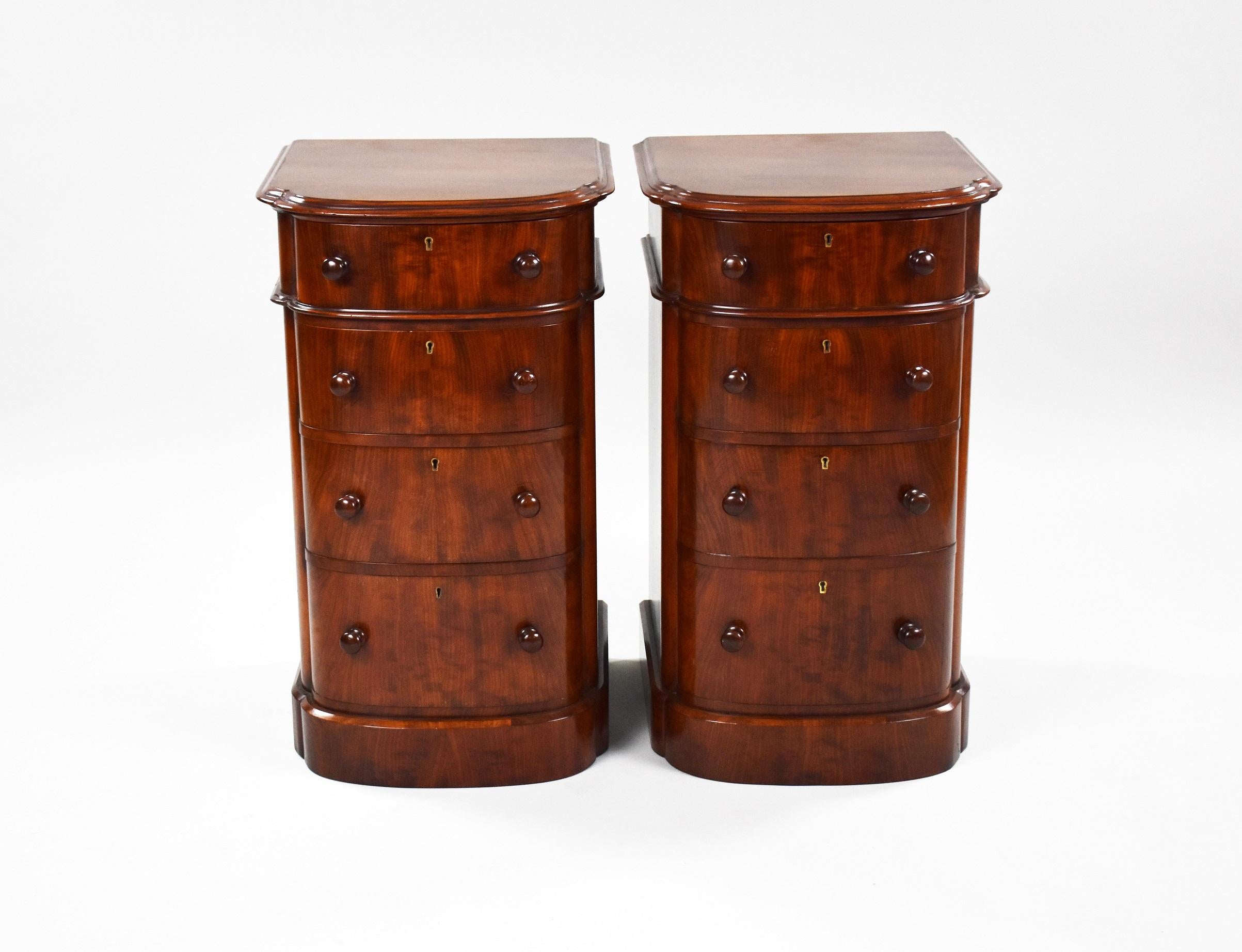 Pair Victorian Mahogany Bow Front Bedside Chests In Good Condition In Chelmsford, Essex
