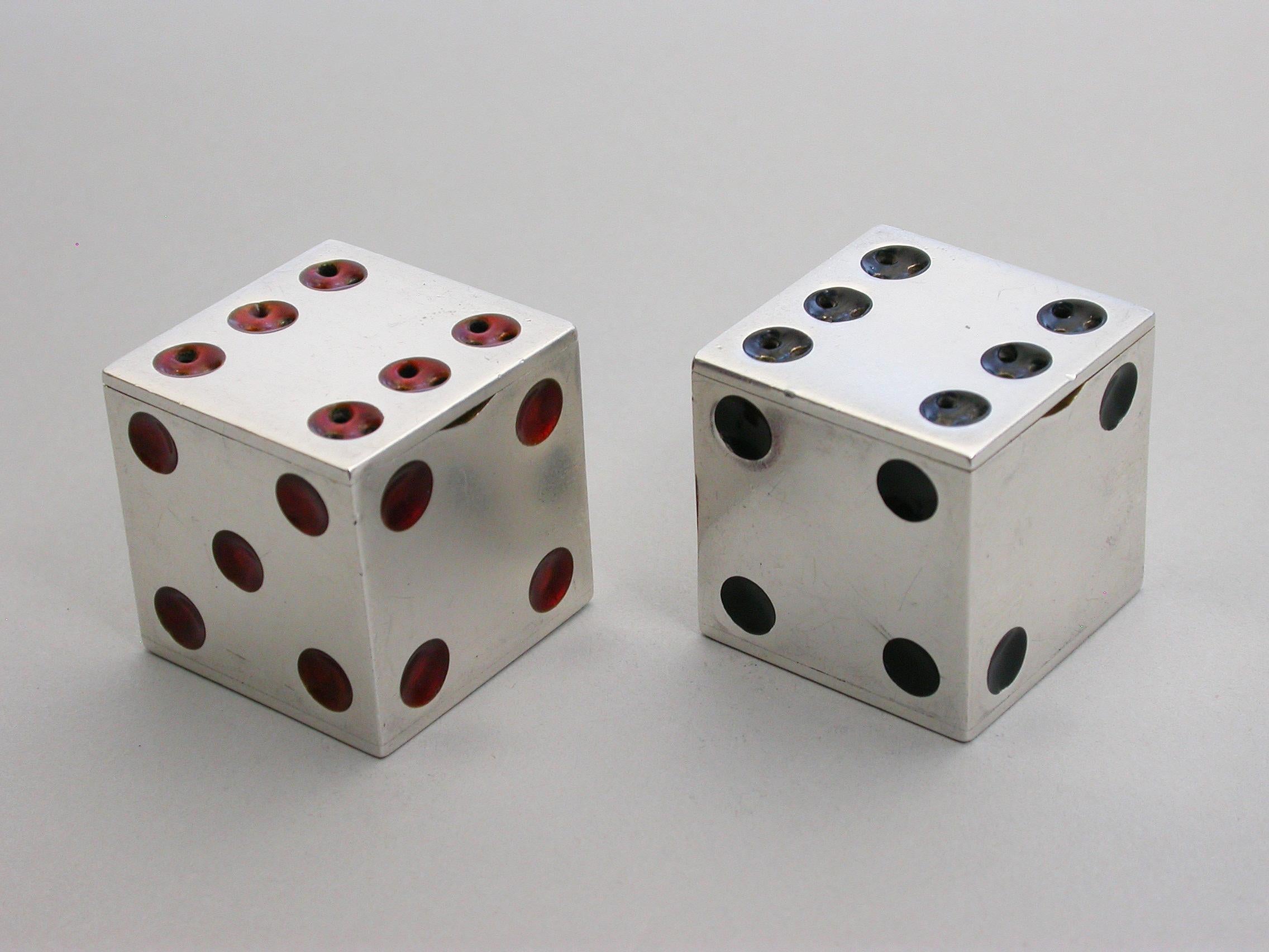 Pair of Victorian Novelty Scottish Silver and Enamel Dice Peppers Edinburgh 1907 In Good Condition For Sale In Sittingbourne, Kent