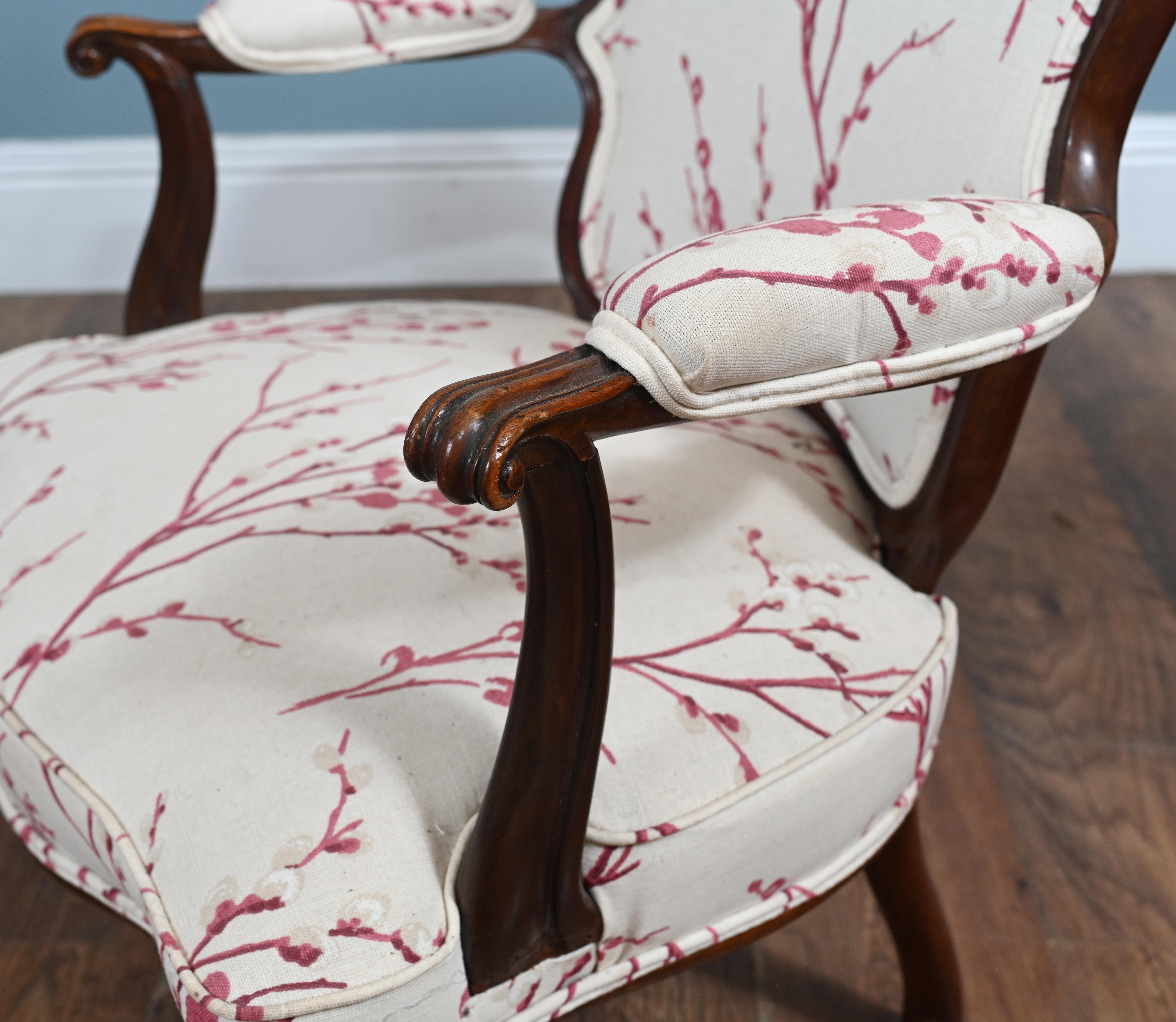 Milieu du XXe siècle Paire de chaises de salon victoriennes Sièges de salon en vente