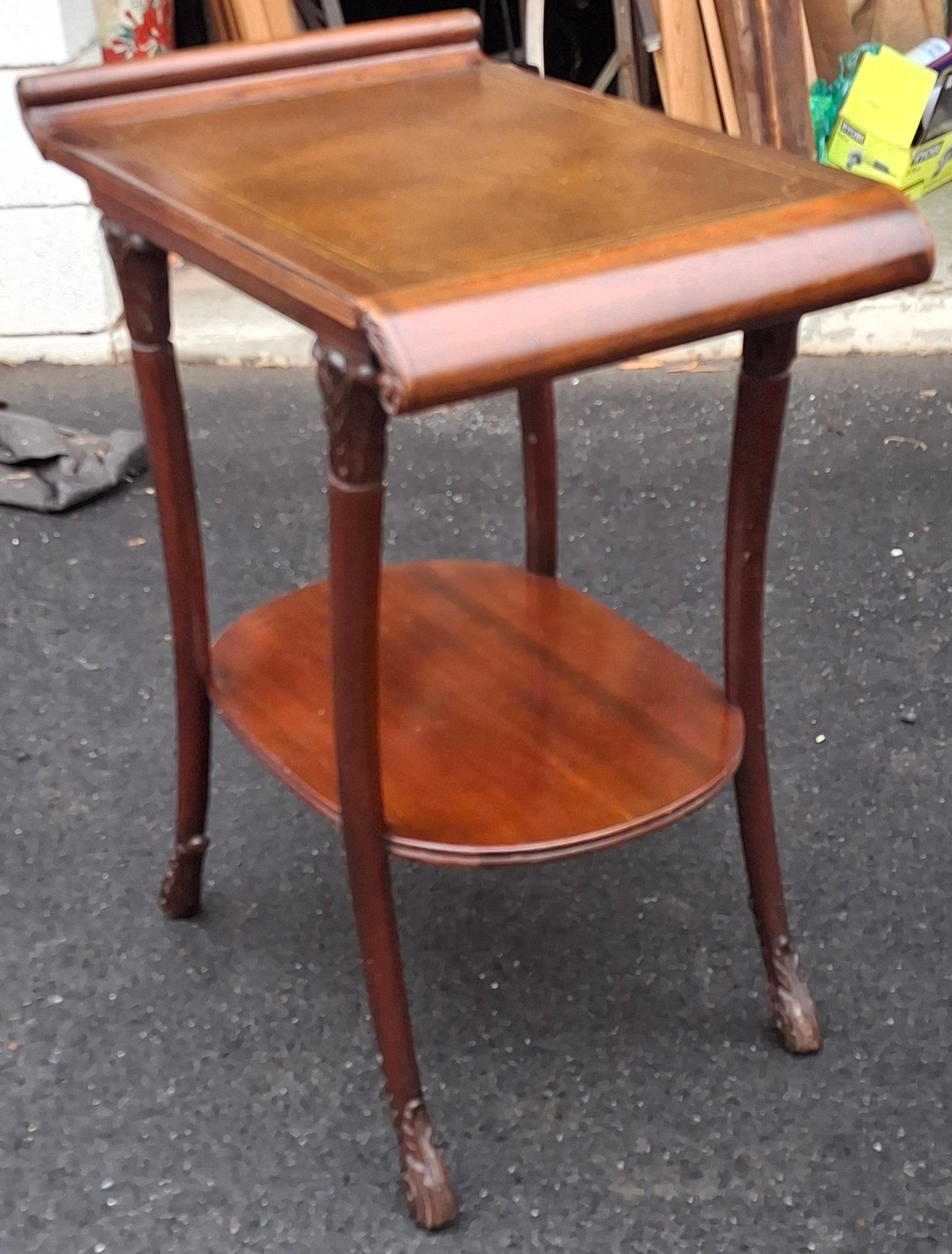 Pair Victorian Regency Style Carved Mahogany and Tooled Leather Inset Side Table in vendita 3