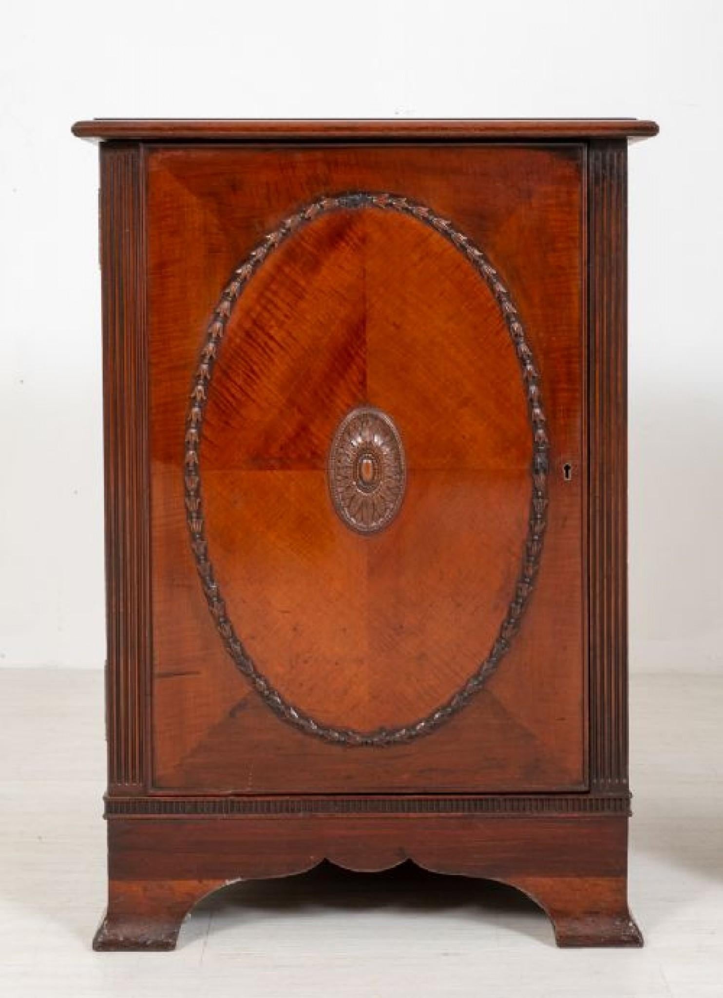 Coppia di armadietti vittoriani, comodini in mogano 1880 in vendita 1