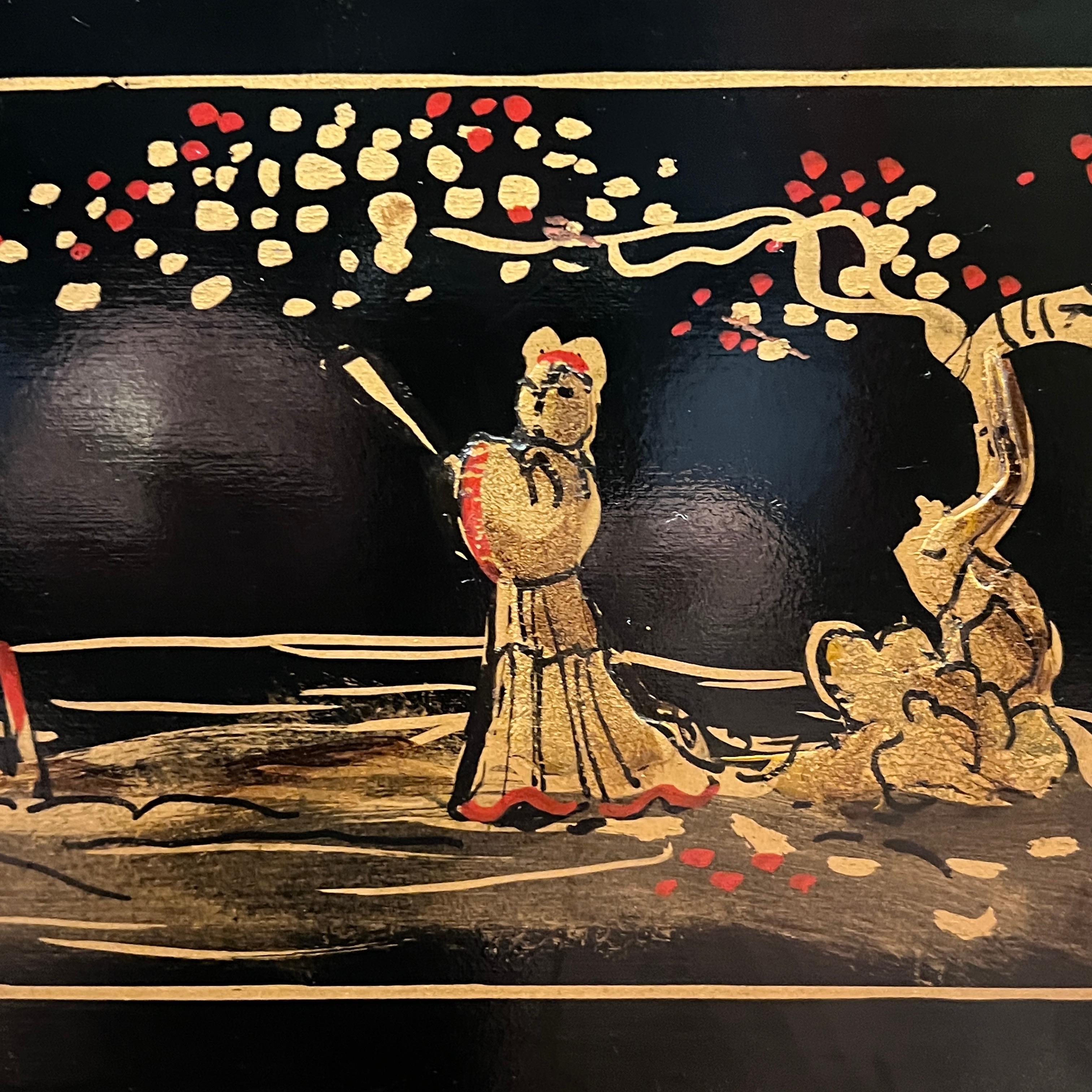 Coppia di cassettiere laccate nere in stile vittoriano Chinoiserie in vendita 1