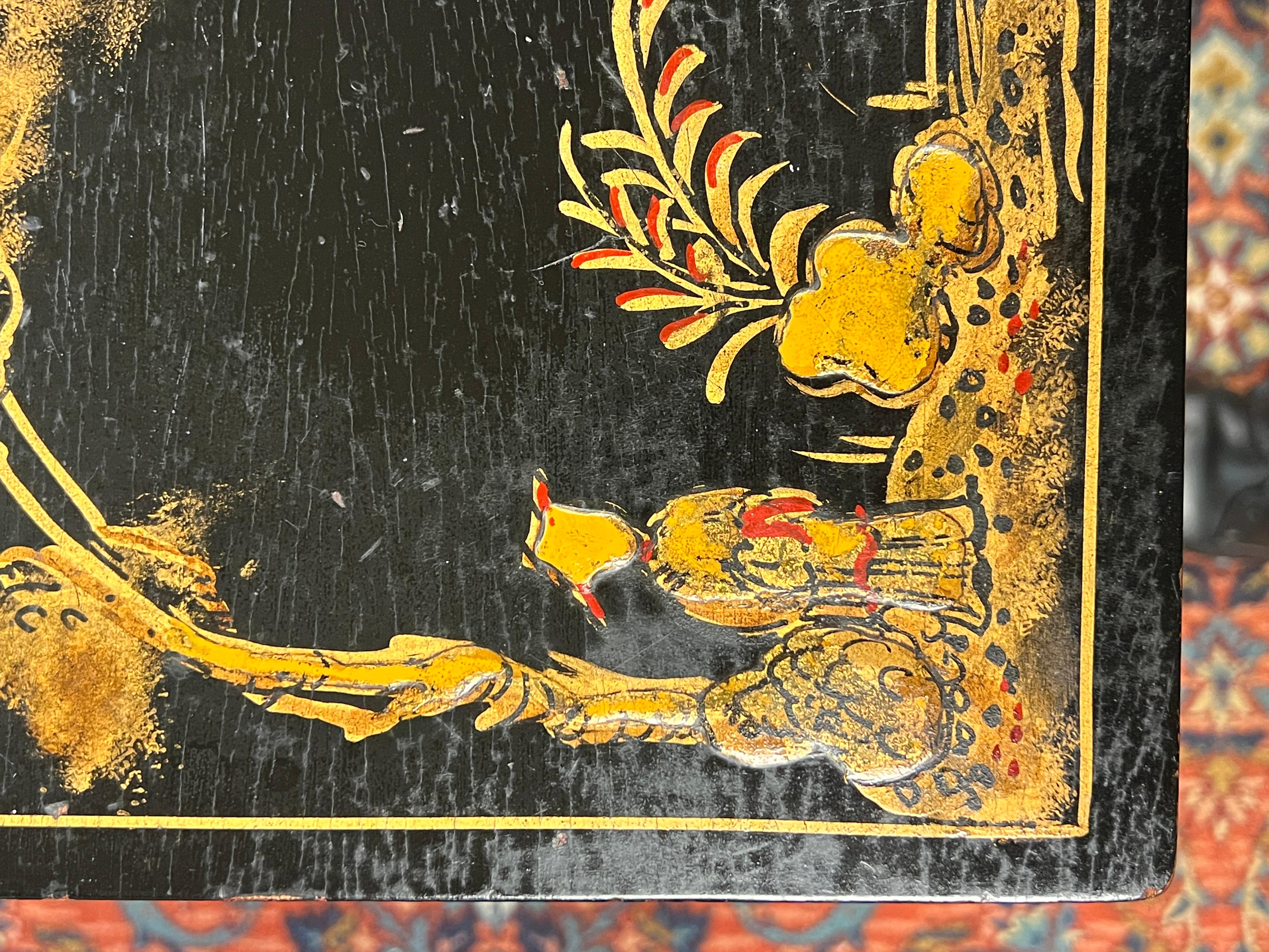 Coppia di cassettiere laccate nere in stile vittoriano Chinoiserie in vendita 4