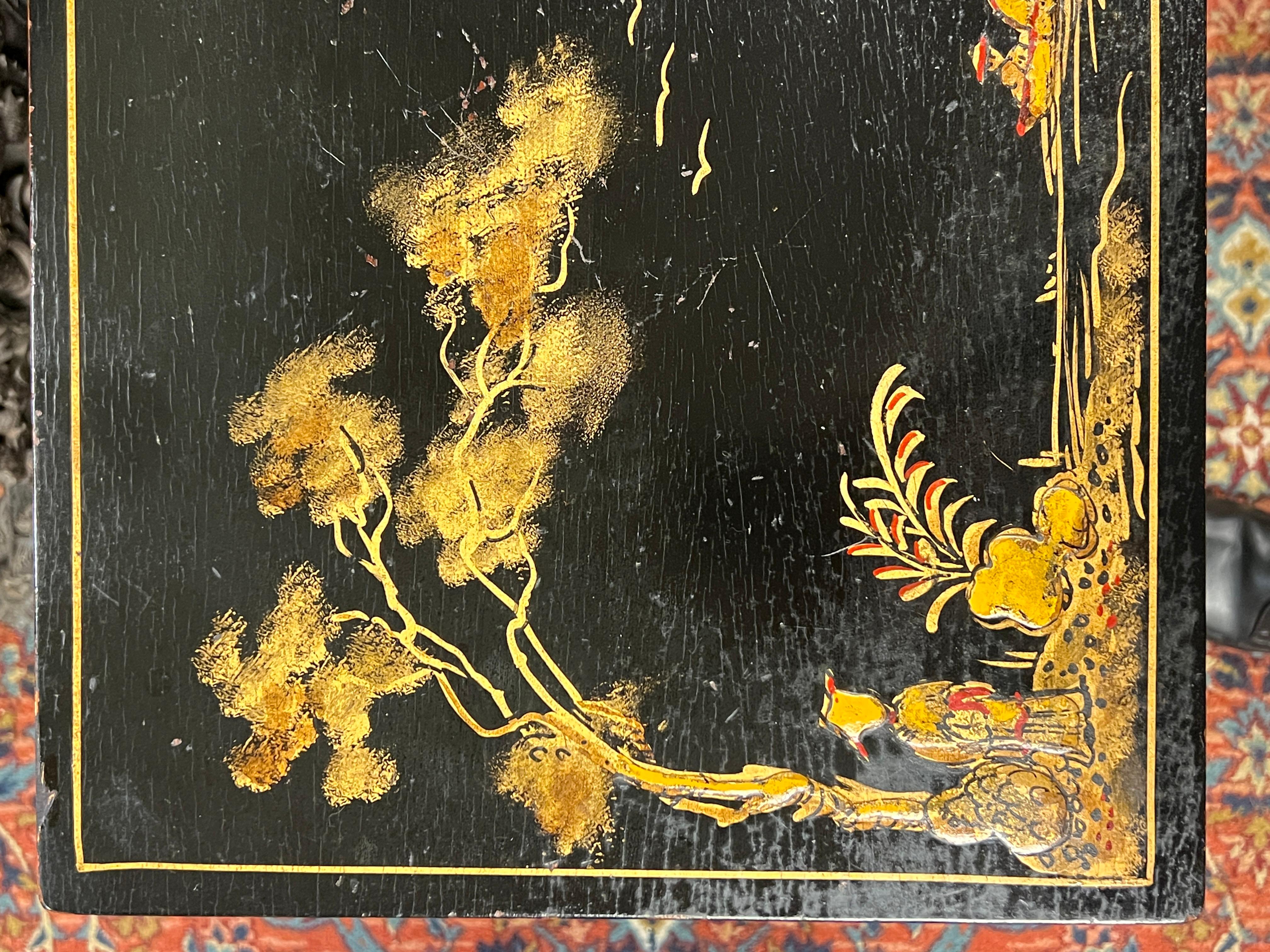 Coppia di cassettiere laccate nere in stile vittoriano Chinoiserie in vendita 5