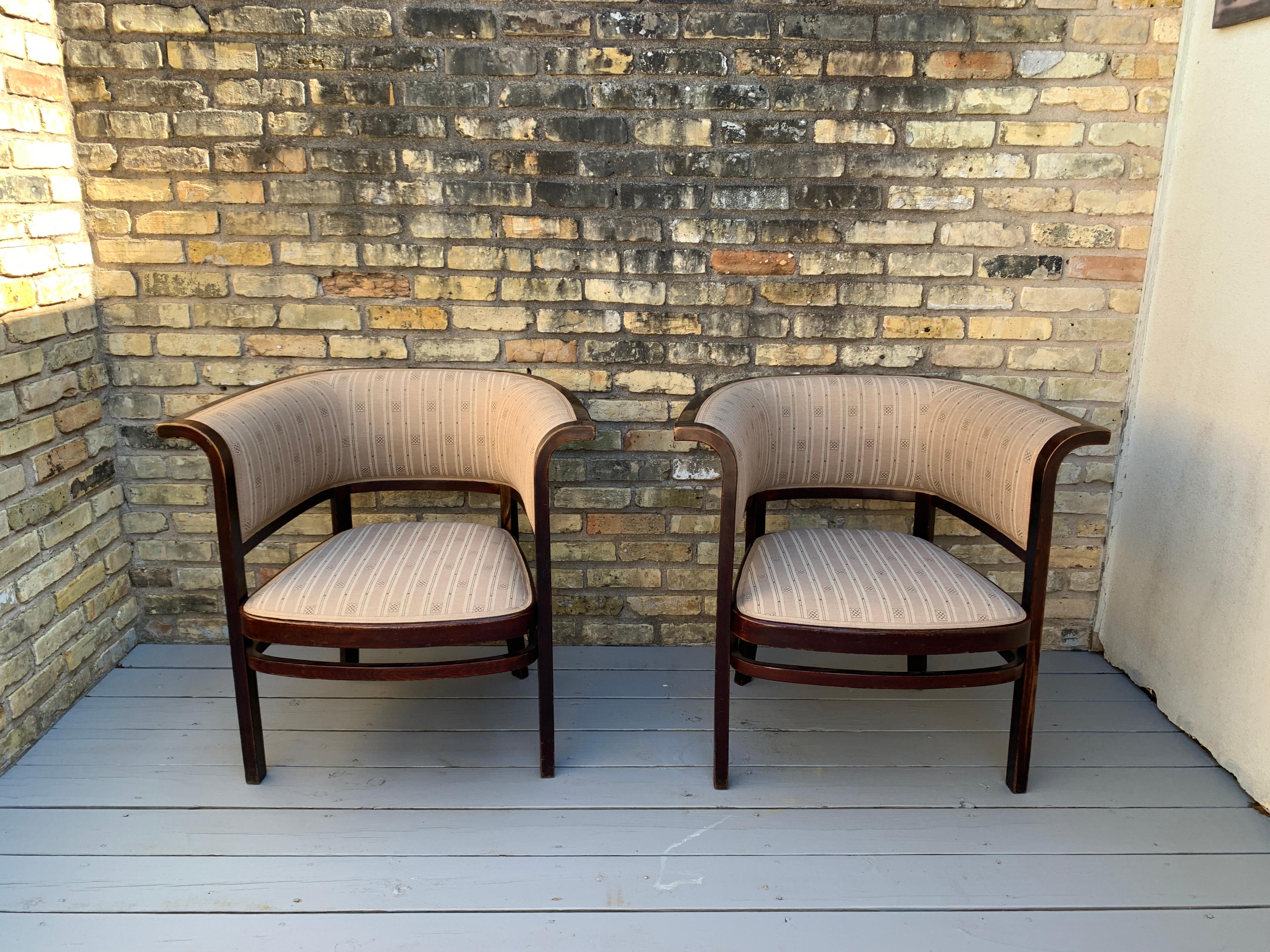 A wonderful pair of Vienna Secession stained and bent beechwood chairs, model no. 6534, designed by Marcel Kammerer and manufactured by Thonet, Vienna, Austria, circa 1910.

With beautiful lines, a wonderful sense of proportion, and just a hint of