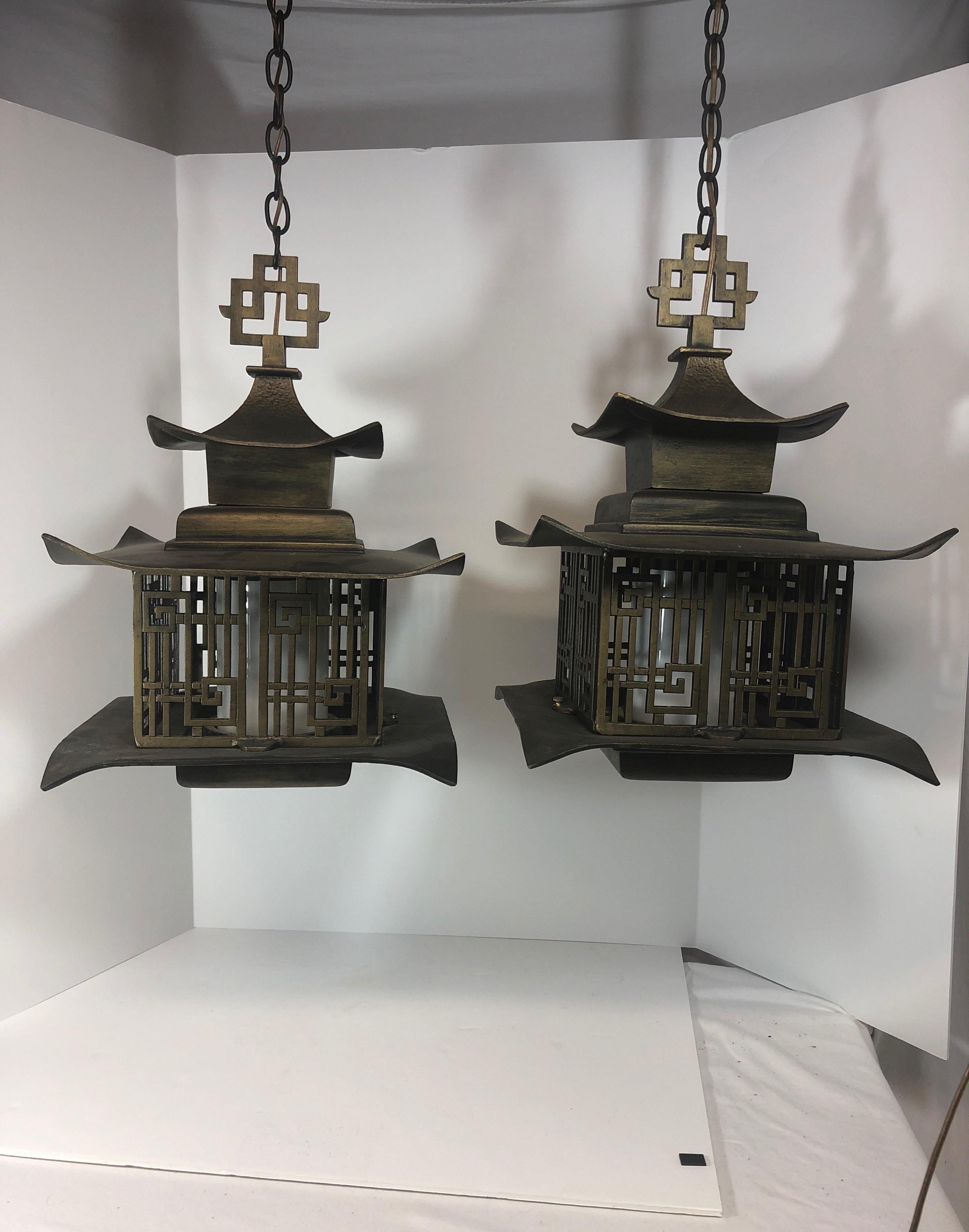 Pair of Vintage 1960s Chinese Pagoda Lantern Chandeliers 3