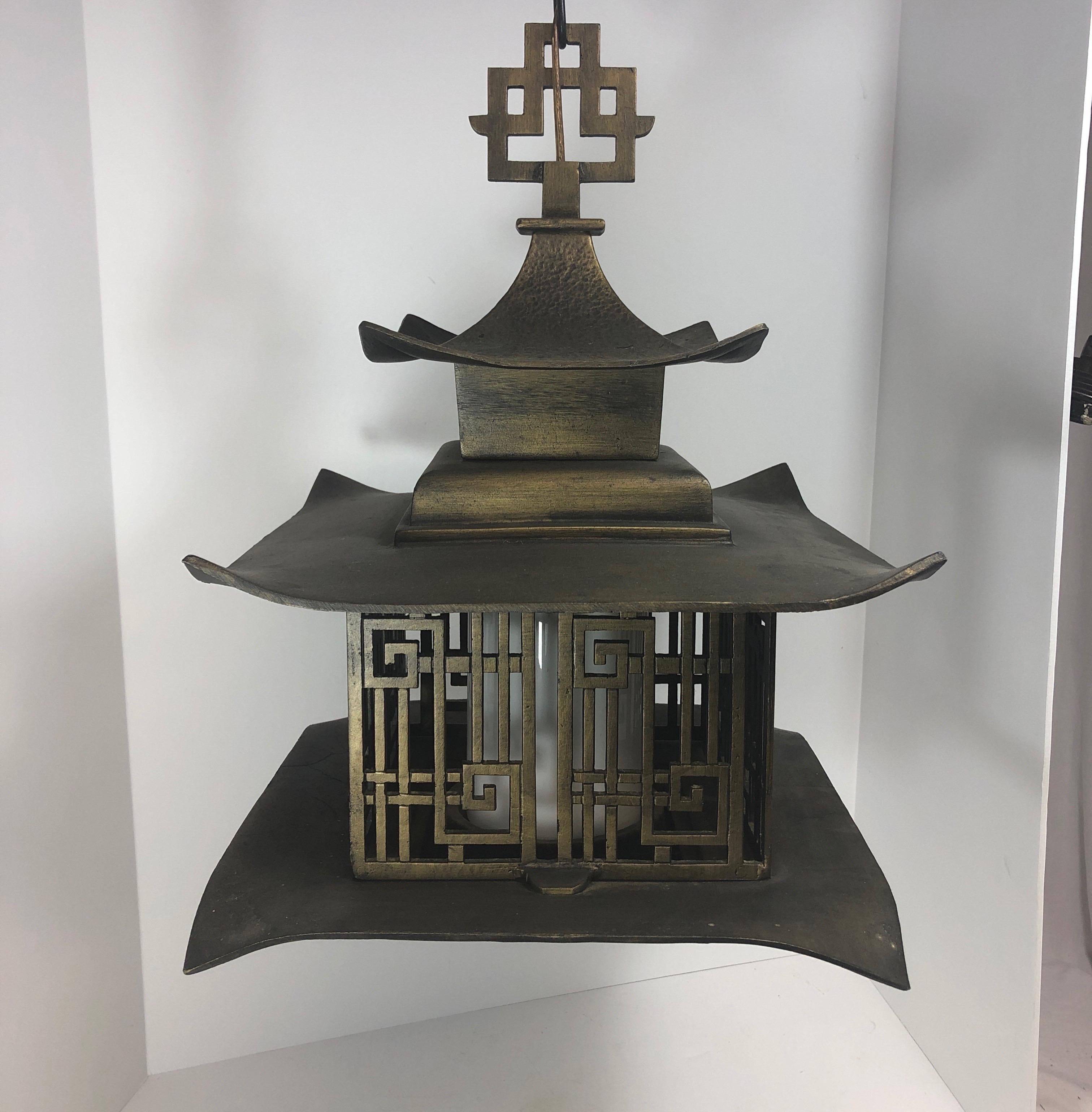 Pair of Vintage 1960s Chinese Pagoda Lantern Chandeliers In Good Condition In New York, NY