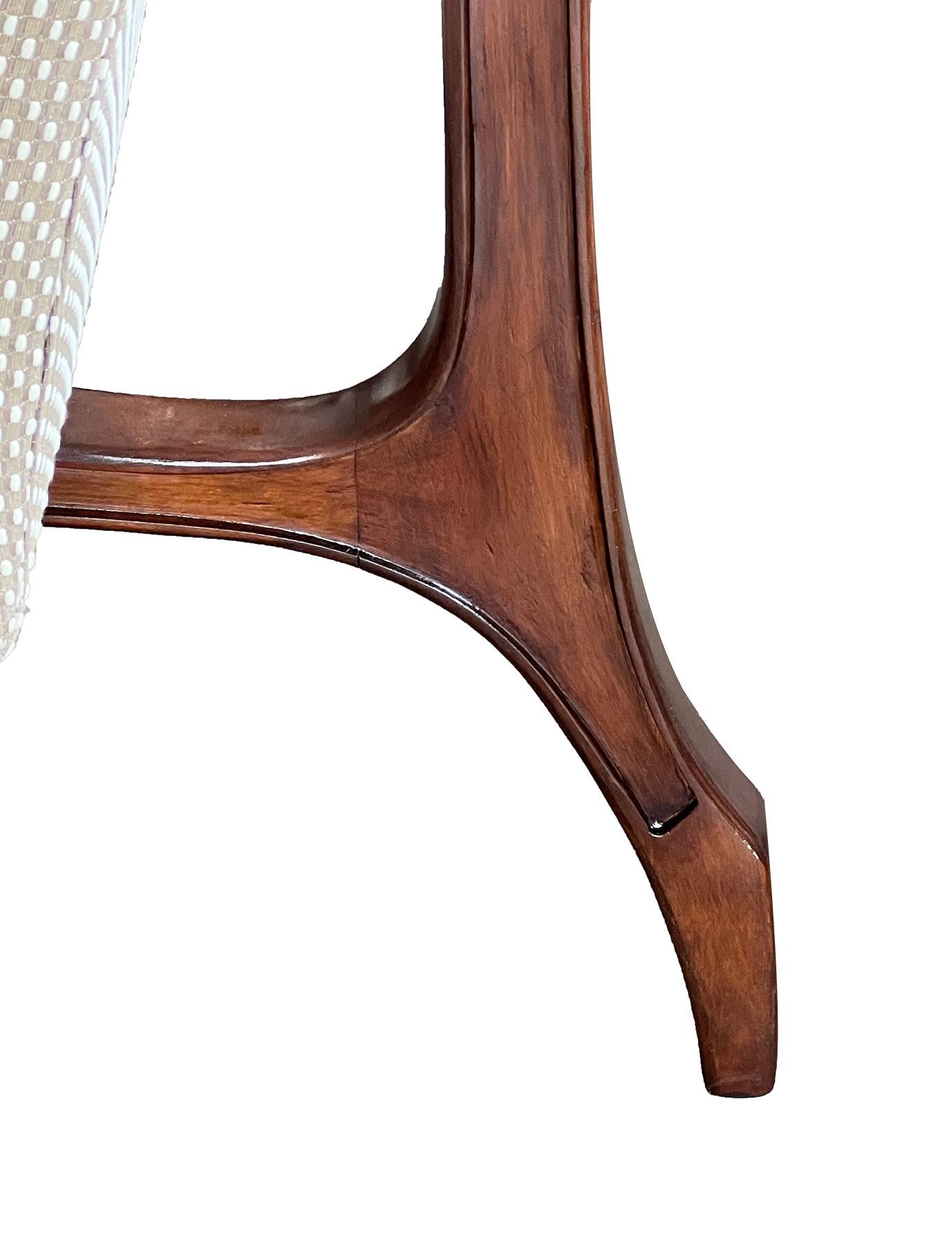 Paire de chaises longues tripodes vintage des années 1960 avec bras évasés en vente 2