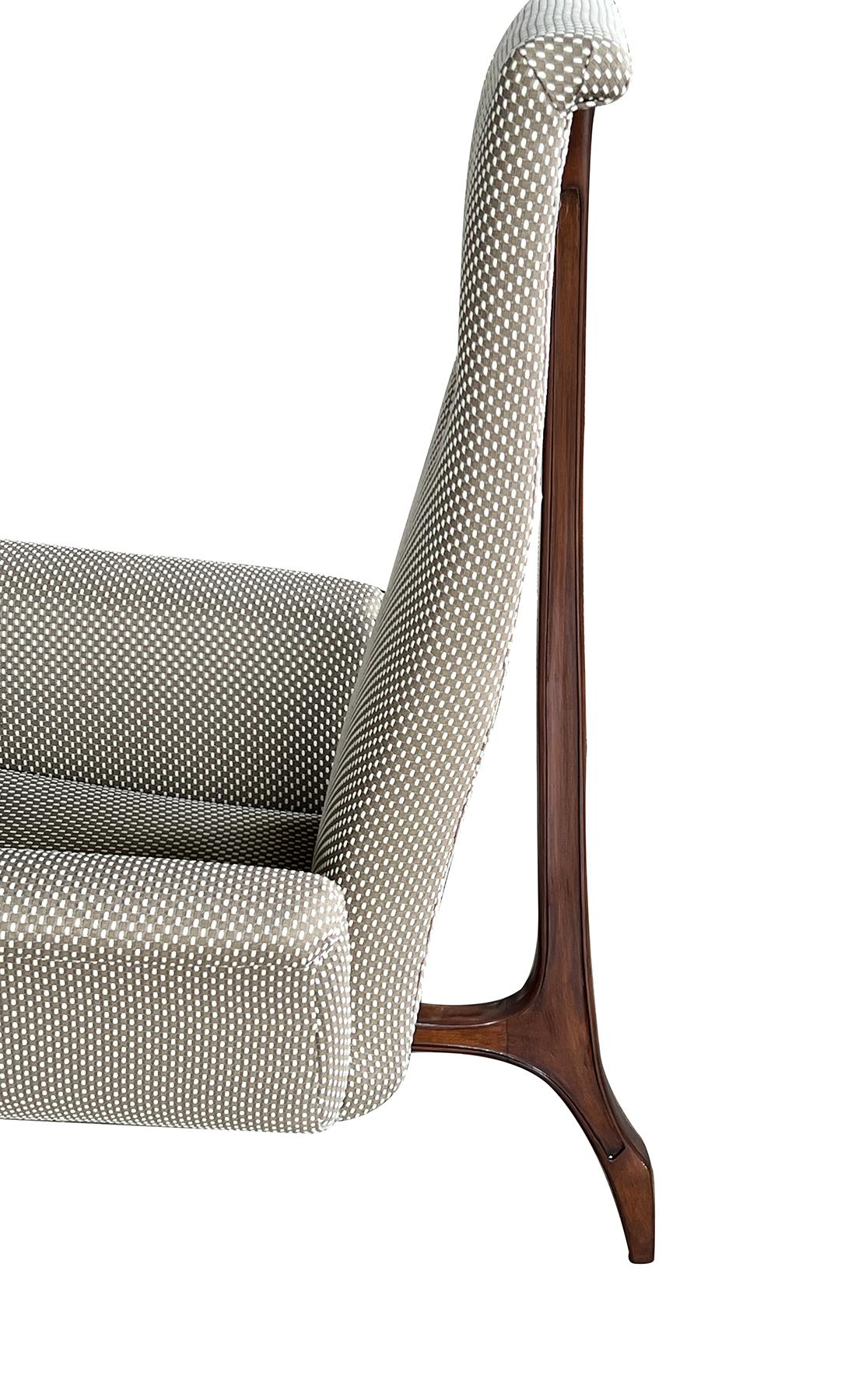Milieu du XXe siècle Paire de chaises longues tripodes vintage des années 1960 avec bras évasés en vente