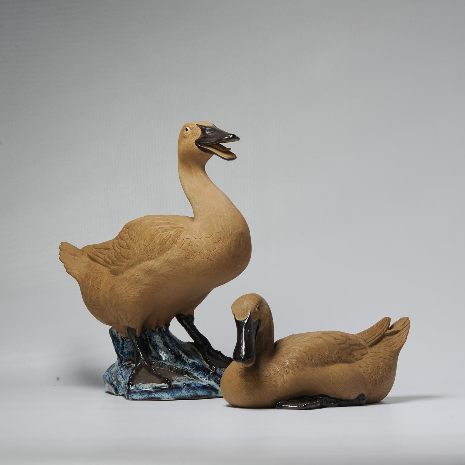 Description

Lovely shiwan statues of ducks. Dating to the 1980/1990´s

Condition 
1 duck with some scratches. Size 260 x 220 x 130 mm and 190 x 105 x 90 mm

Period
20th century PRoC (1949 - now).
