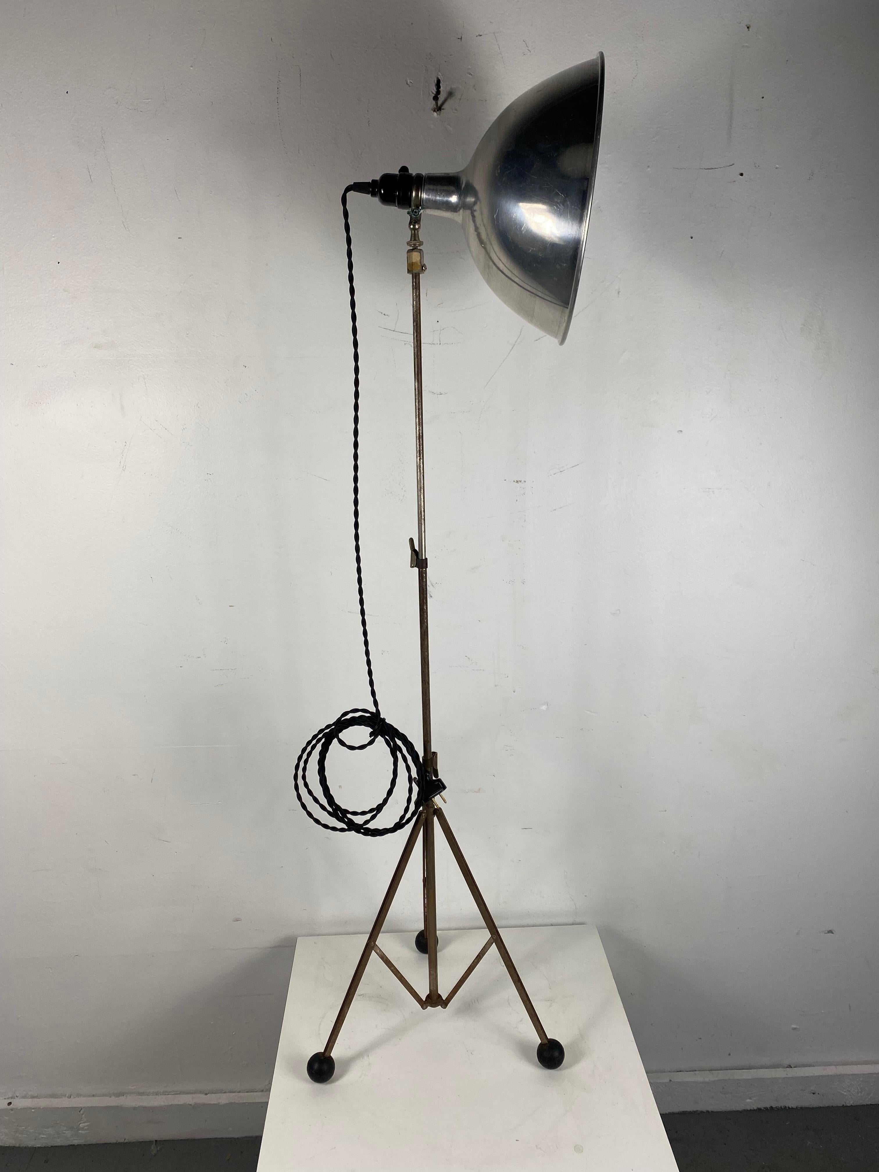 Pair Vintage Adjustable Height Photo Lamps, Industrial, Atomic Tri-Pod Base's For Sale 3