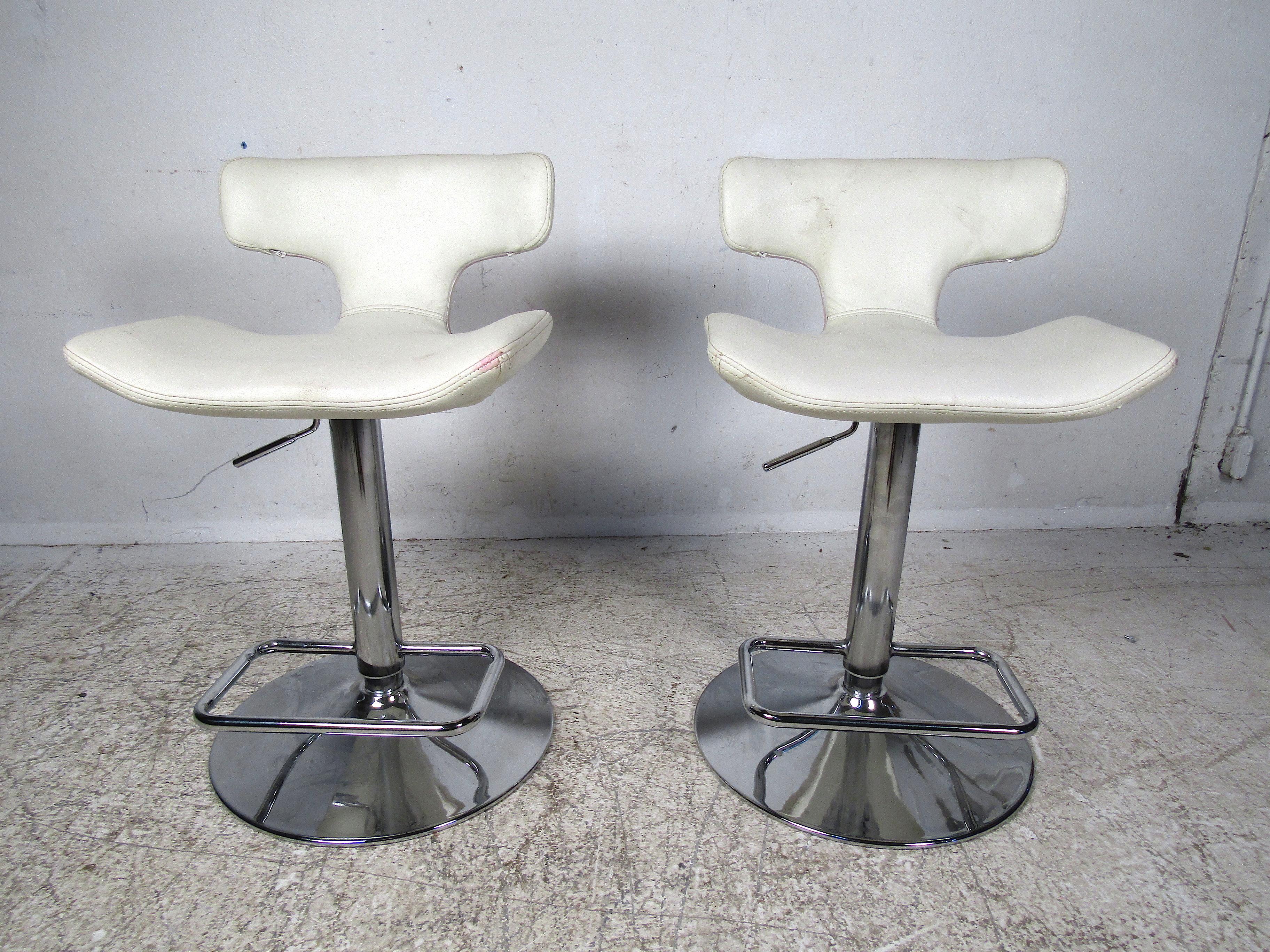 Mid-Century Modern Pair of Vintage Adjustable Height Swivel Stools For Sale