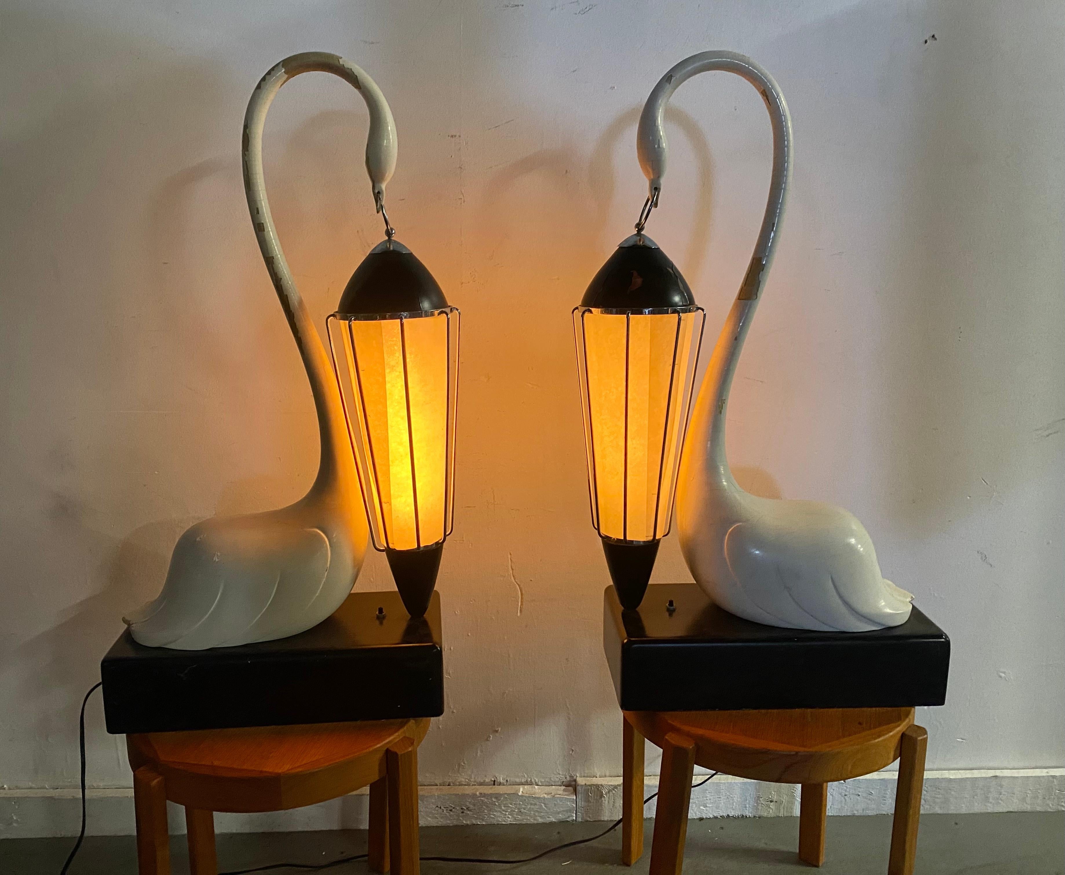 Pair Vintage Aldo Tura Swan Lacquer Wood and Brass Lamps, 1950s, Italy For Sale 4