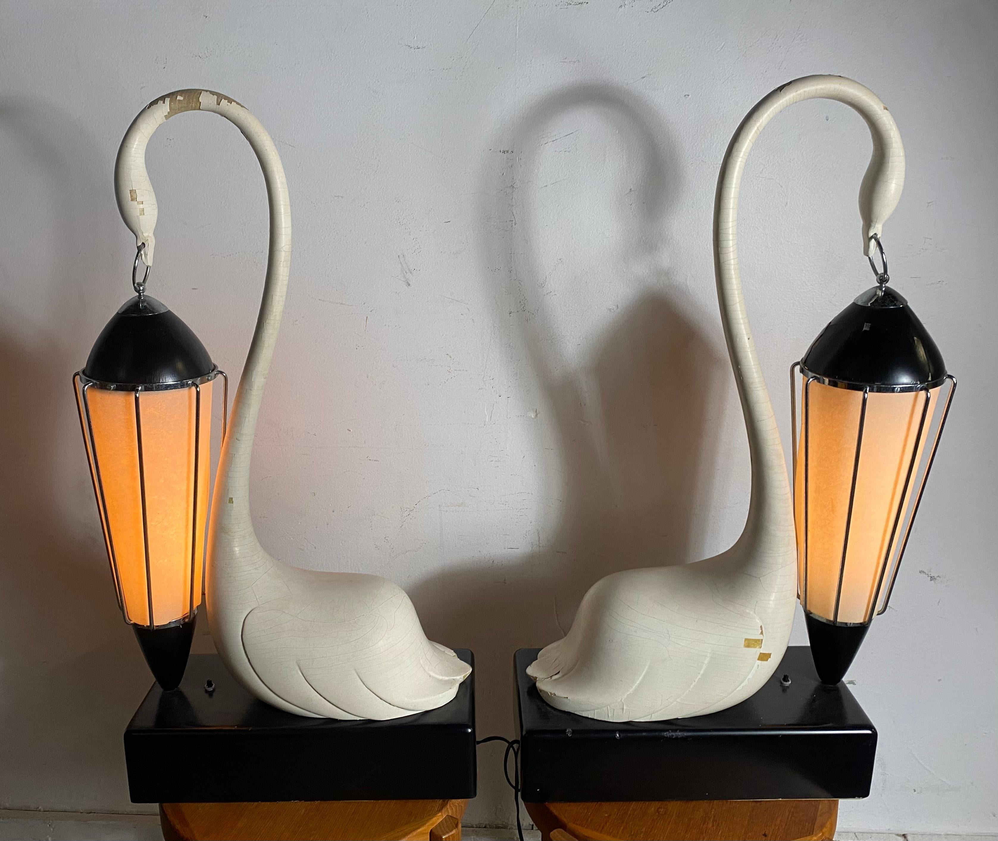 Mid-Century Modern Pair Vintage Aldo Tura Swan Lacquer Wood and Brass Lamps, 1950s, Italy For Sale