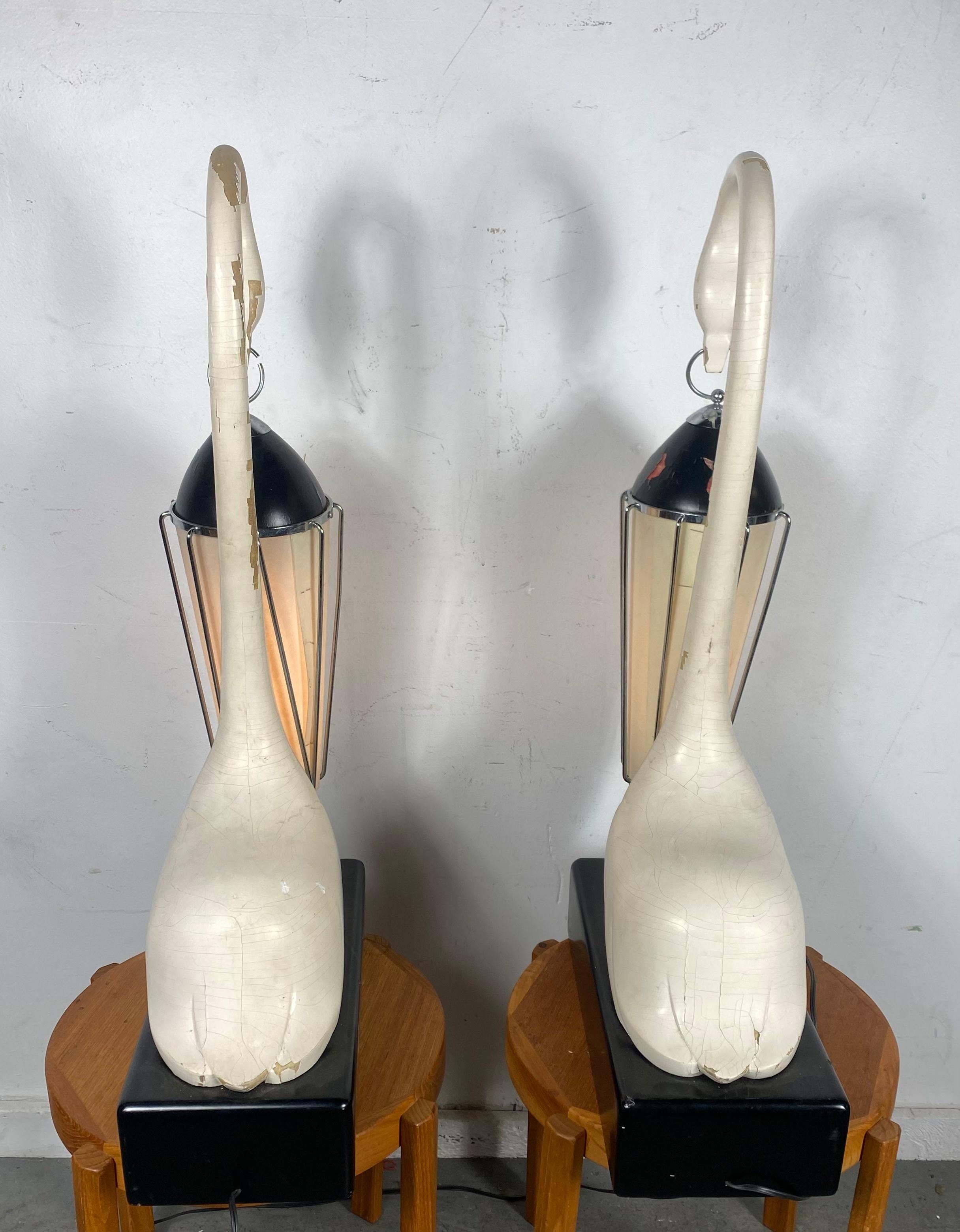 Italian Pair Vintage Aldo Tura Swan Lacquer Wood and Brass Lamps, 1950s, Italy For Sale