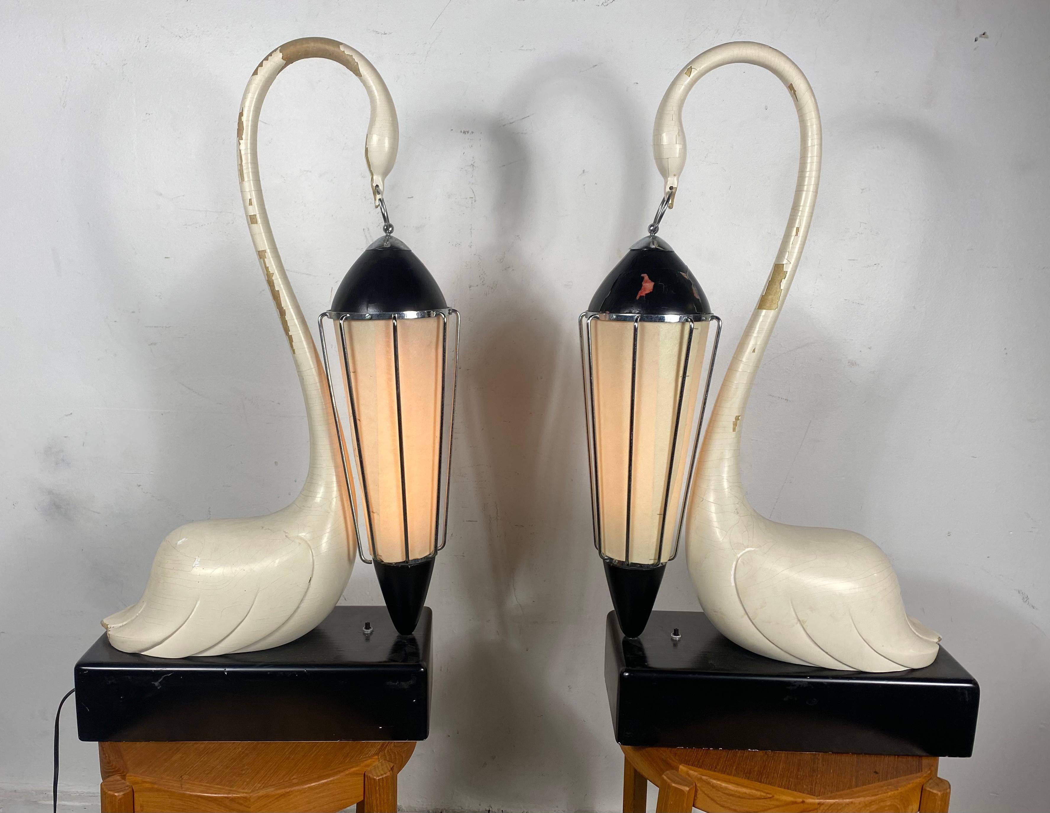 Lacquered Pair Vintage Aldo Tura Swan Lacquer Wood and Brass Lamps, 1950s, Italy For Sale