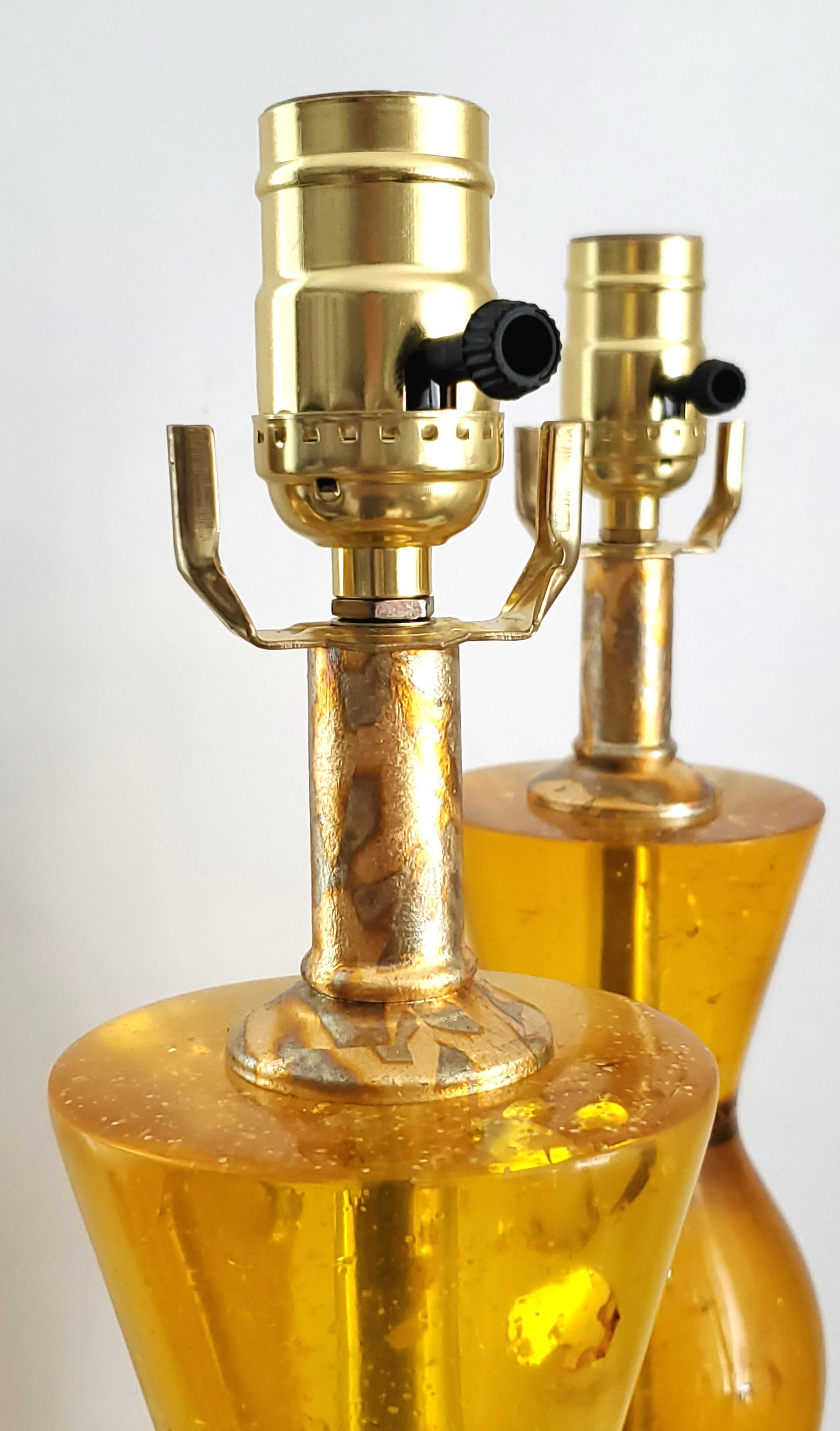 Pair Vintage Amber Colored Lucite Table Lamps with Gold Leaf Bases and Finials For Sale 2