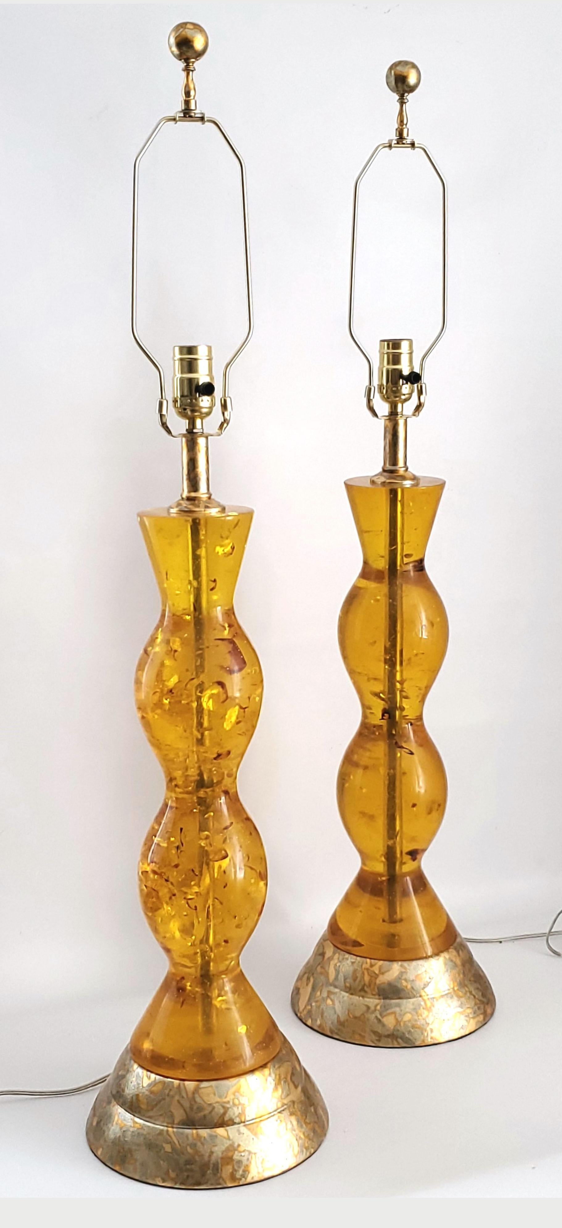 Mid-Century Modern Pair Vintage Amber Colored Lucite Table Lamps with Gold Leaf Bases and Finials For Sale
