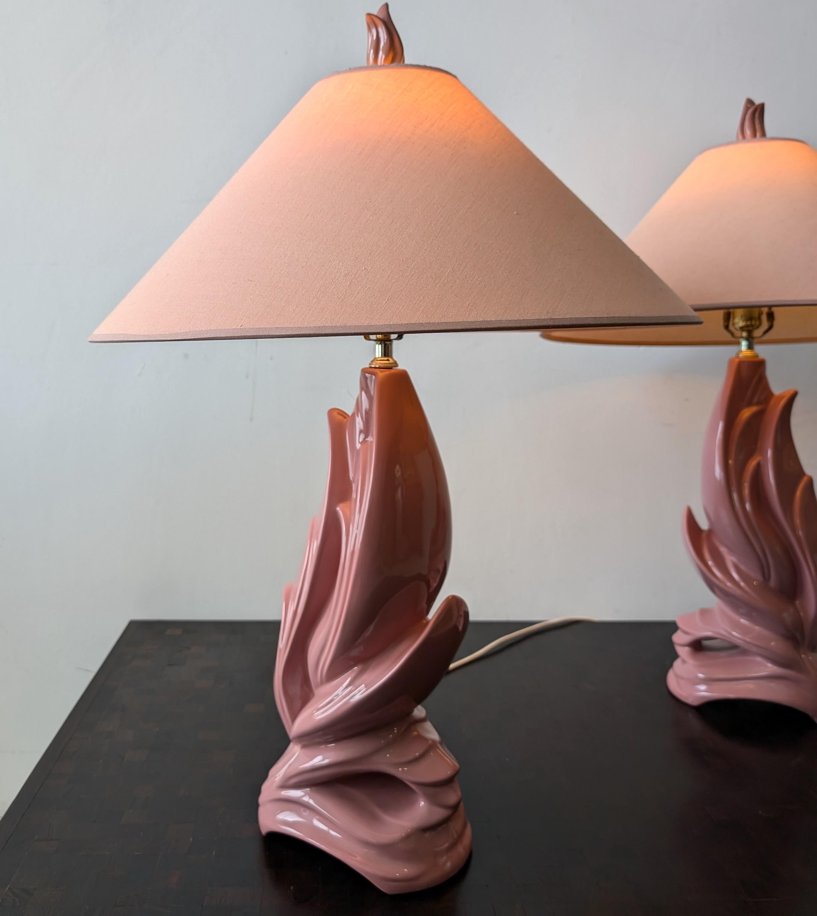 Paire de lampes abstraites oiseaux/flammes en céramique rose mauve de style néo-déco américain vintage en vente 3