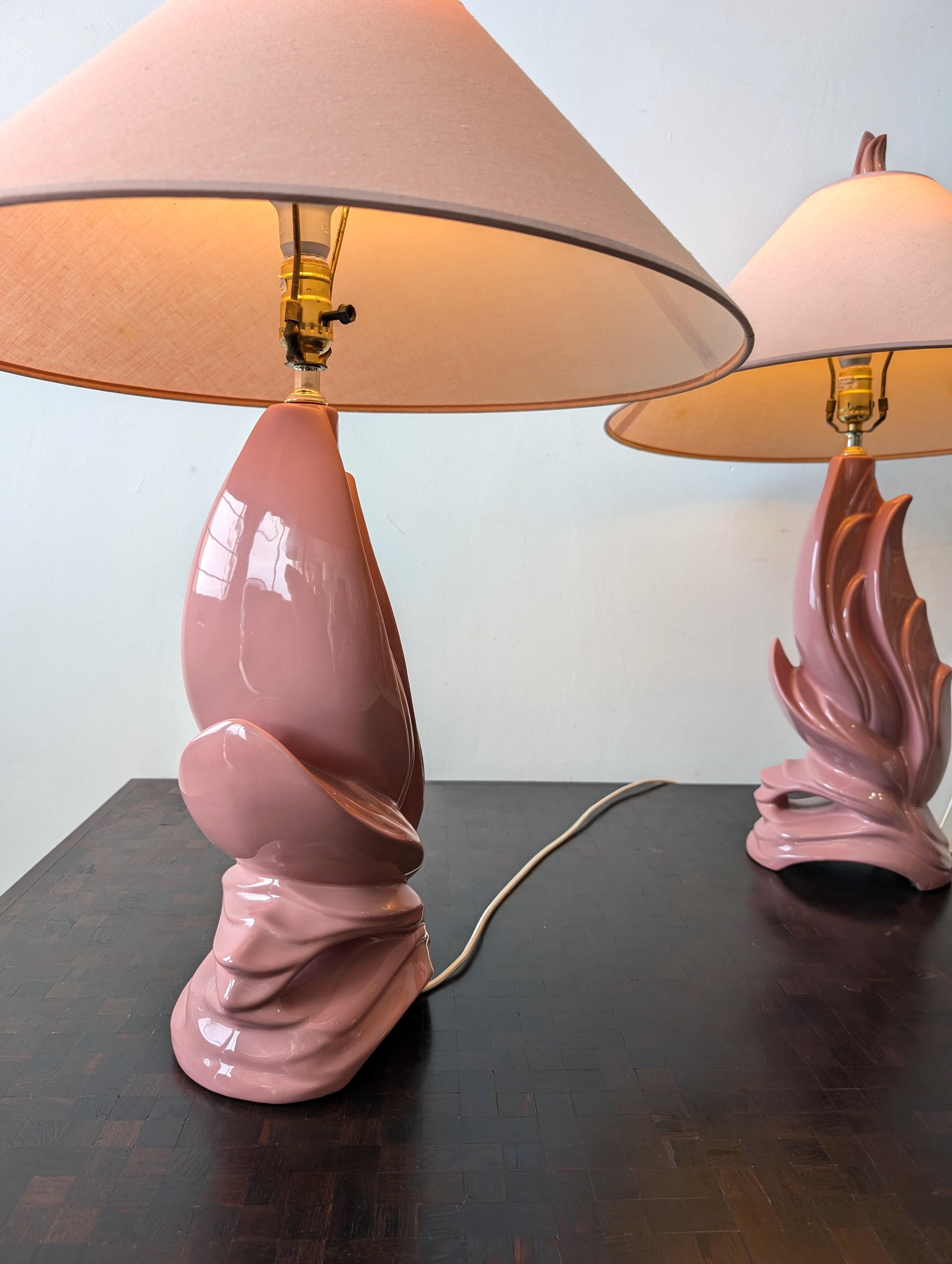 Paire de lampes abstraites oiseaux/flammes en céramique rose mauve de style néo-déco américain vintage en vente 4
