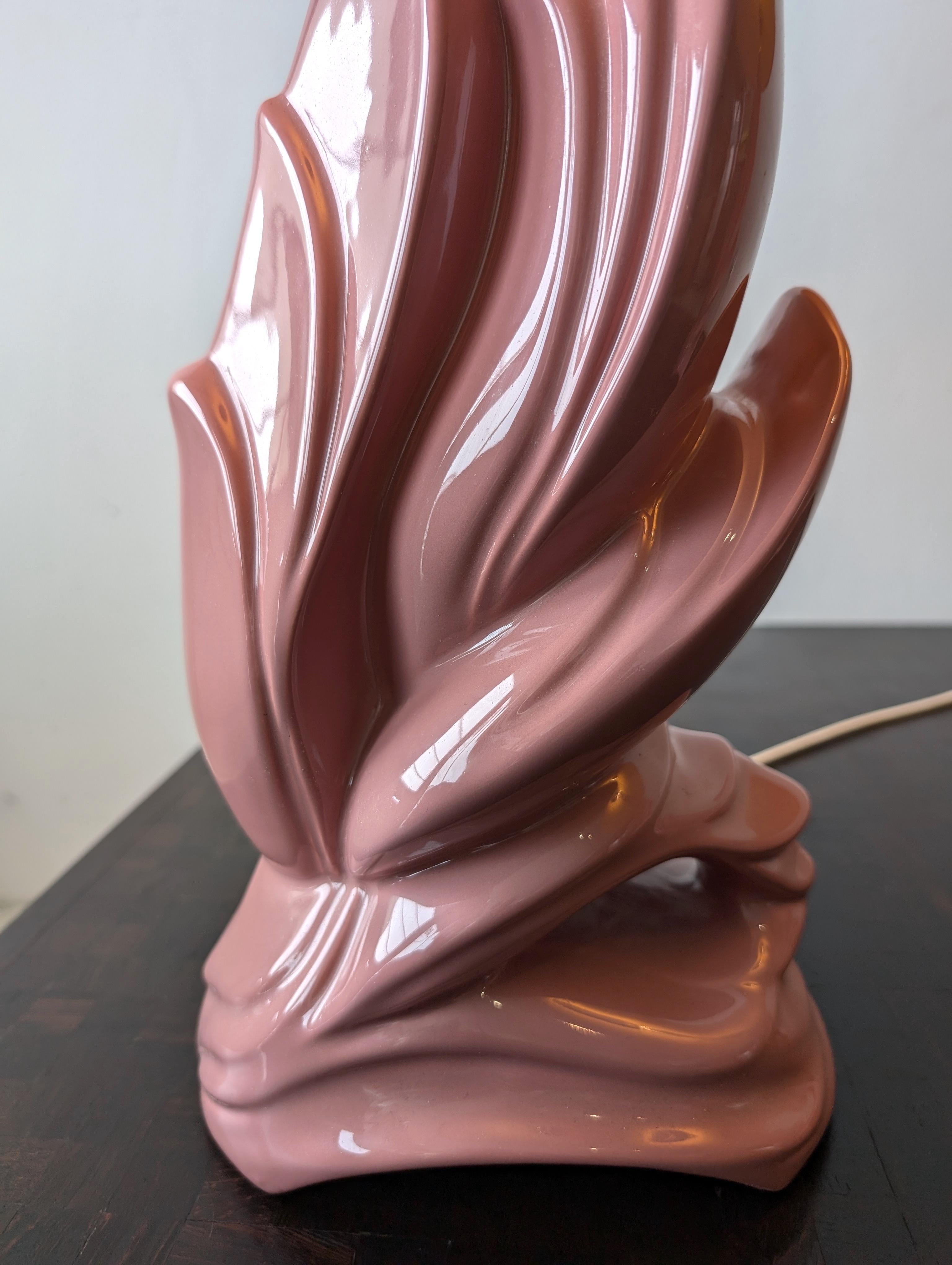 Paire de lampes abstraites oiseaux/flammes en céramique rose mauve de style néo-déco américain vintage en vente 6