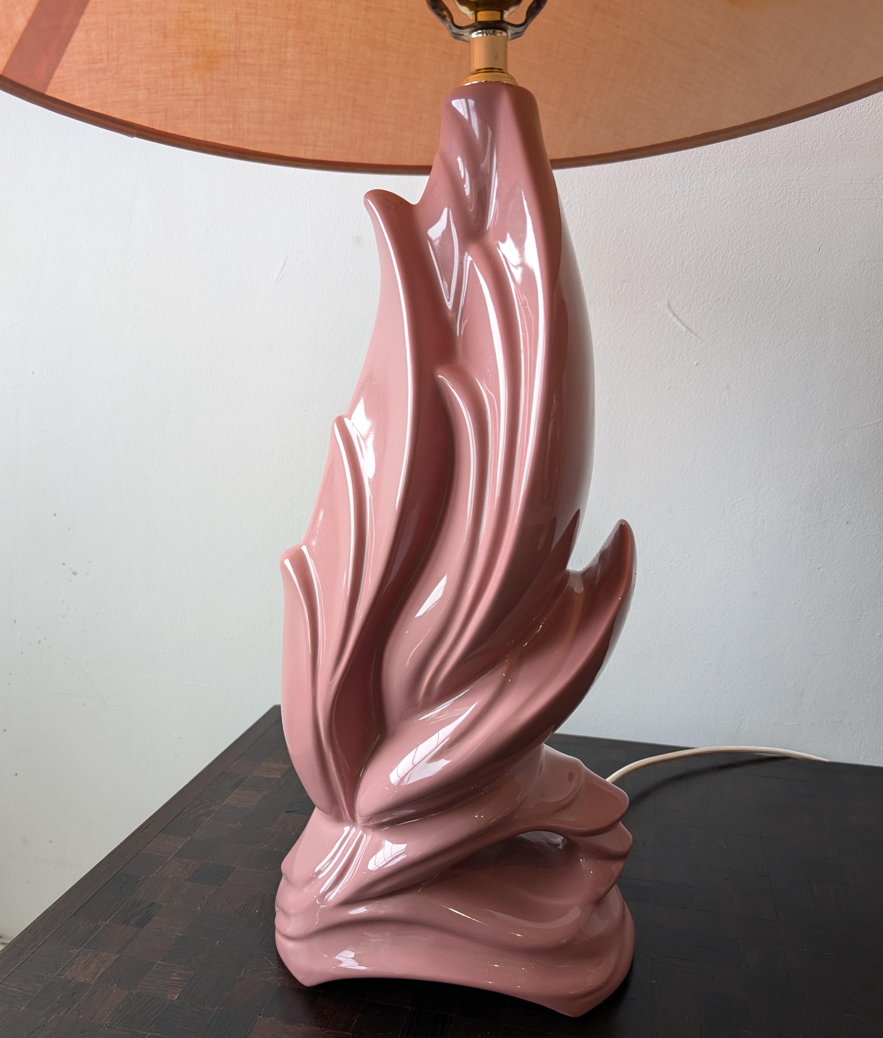 Paire de lampes abstraites oiseaux/flammes en céramique rose mauve de style néo-déco américain vintage en vente 7