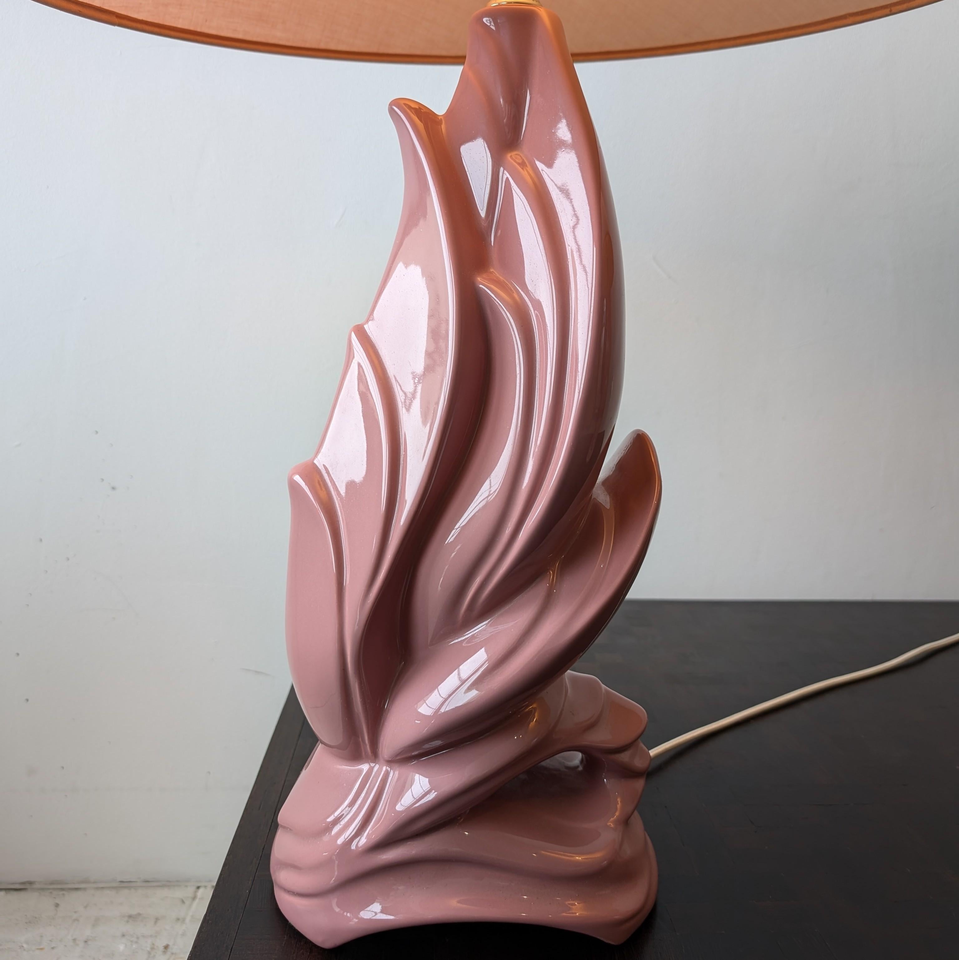 Paire de lampes abstraites oiseaux/flammes en céramique rose mauve de style néo-déco américain vintage en vente 9