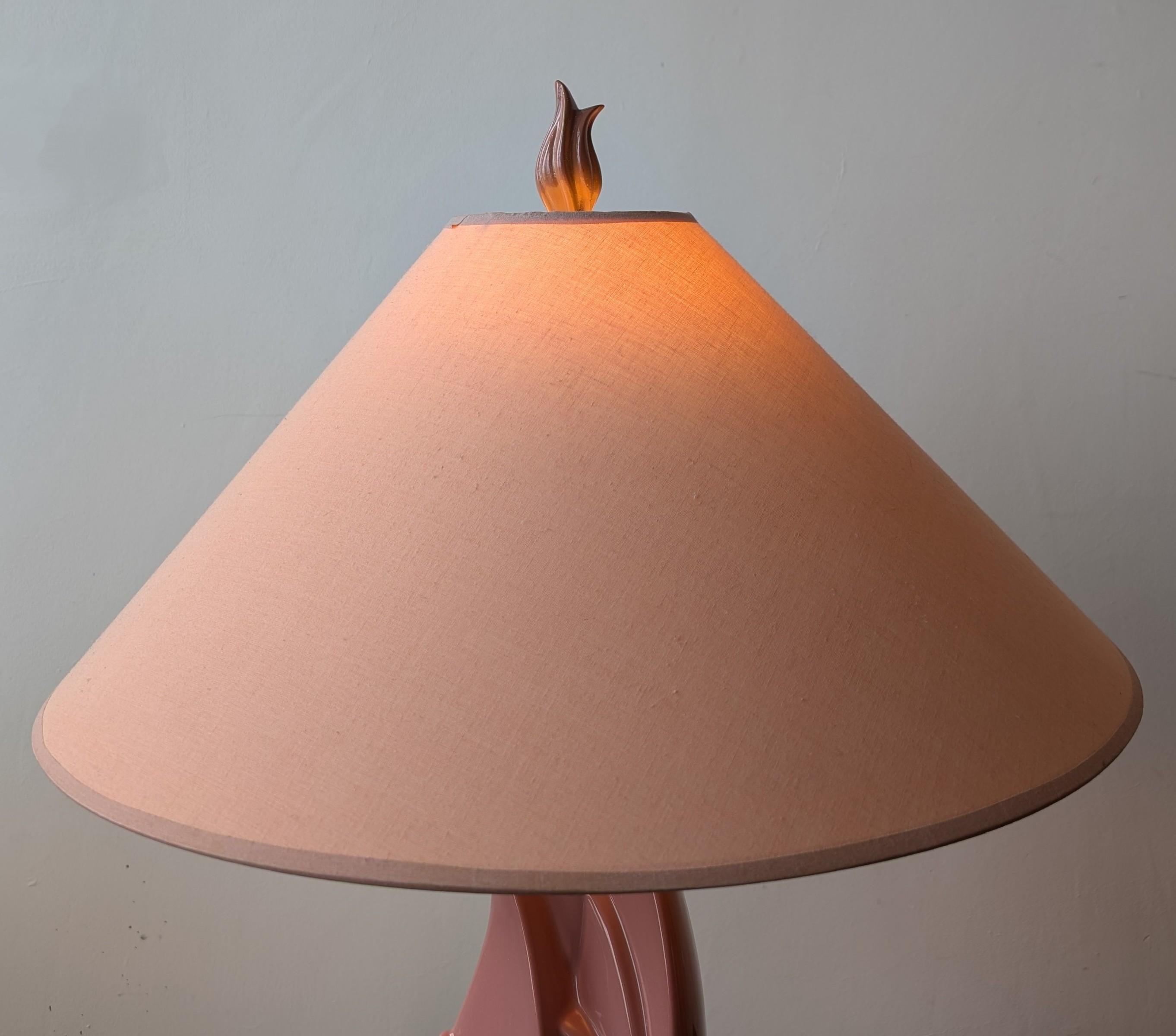 Paire de lampes abstraites oiseaux/flammes en céramique rose mauve de style néo-déco américain vintage en vente 10